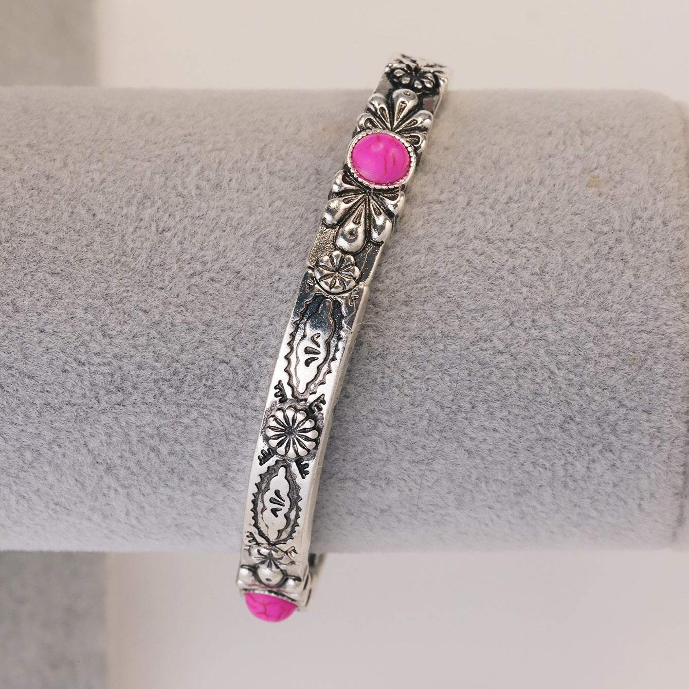 Wholesale Retro Turquoise Inlay Bracelet Zinc Alloy Round Stone Jewelry Accessory For Everyday Wear