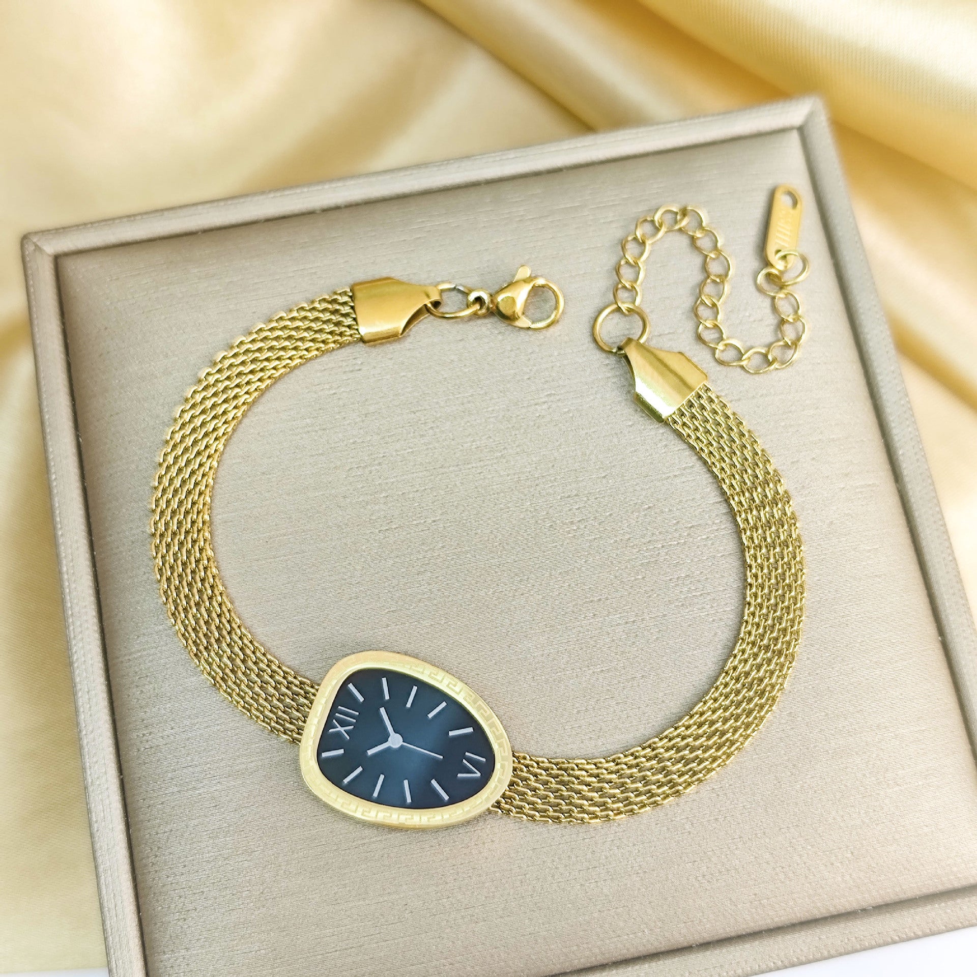 Wholesale Floral Design Hollow Mesh Watch Bracelet in Titanium Steel for Women Everyday Wear Fashion Accessory