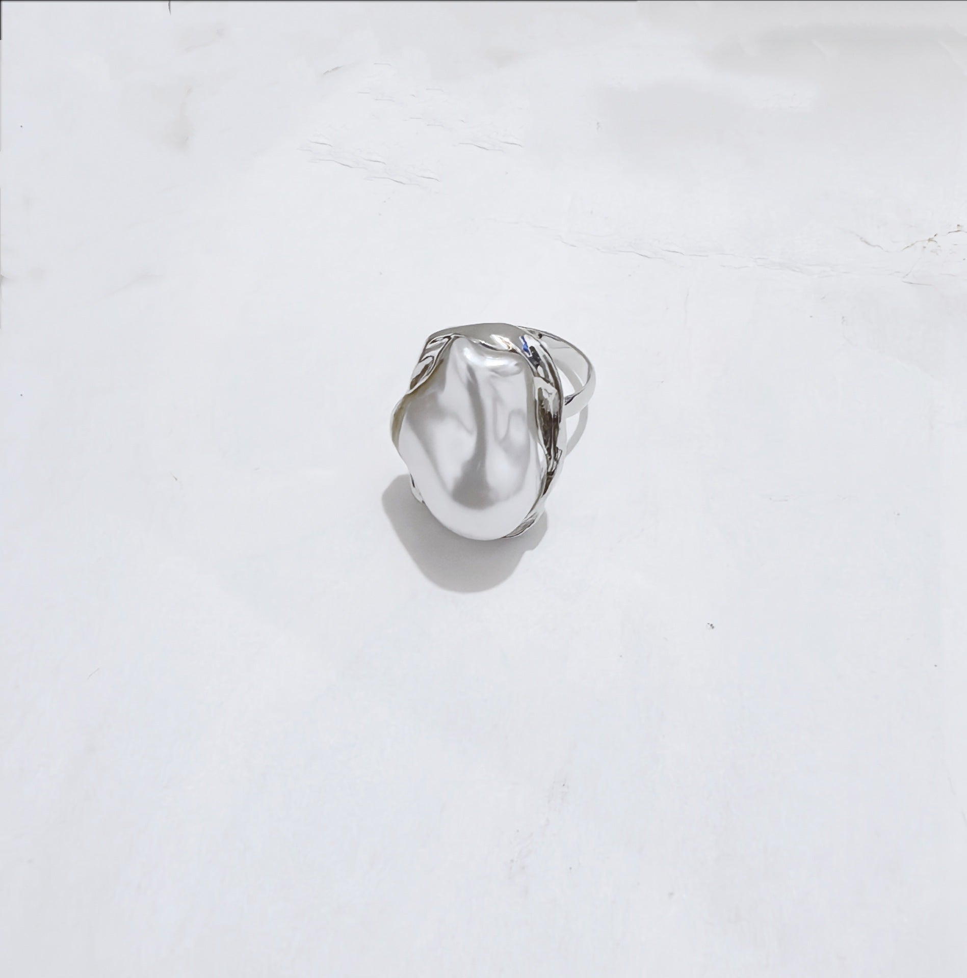 Wholesale  retro shaped pearl ring female exaggerated index finger ring