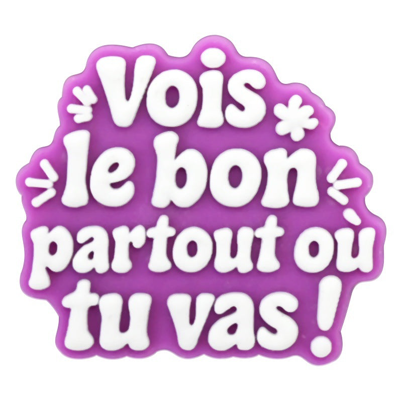 Serie di frasi francesi casuali all'ingrosso da 100 pezzi di cartoni animati di zoccoli Decorazione con fibbia per scarpe in gomma morbida in PVC