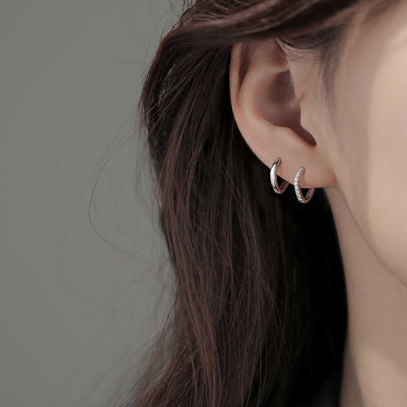 Wholesale Asymmetric Fold Hoop Earrings Fashion Accessory for Boutique Resale