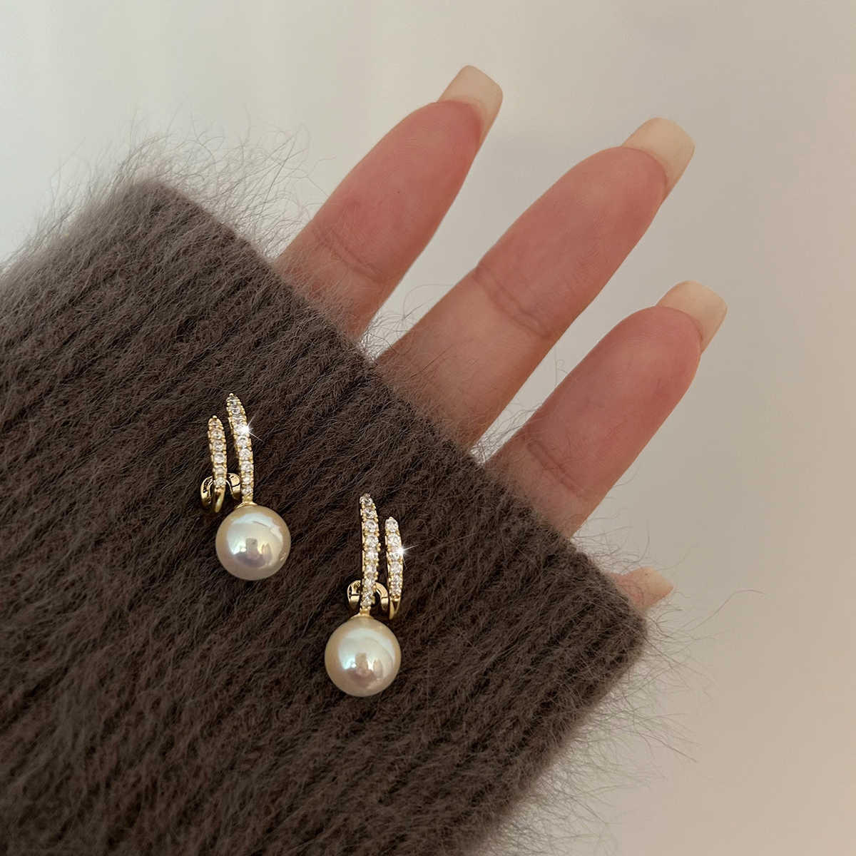 Wholesale Japanese Korean Style Imitation Pearl Stud Earrings with Zircon Accents - Boutique Resale Fashion Accessory