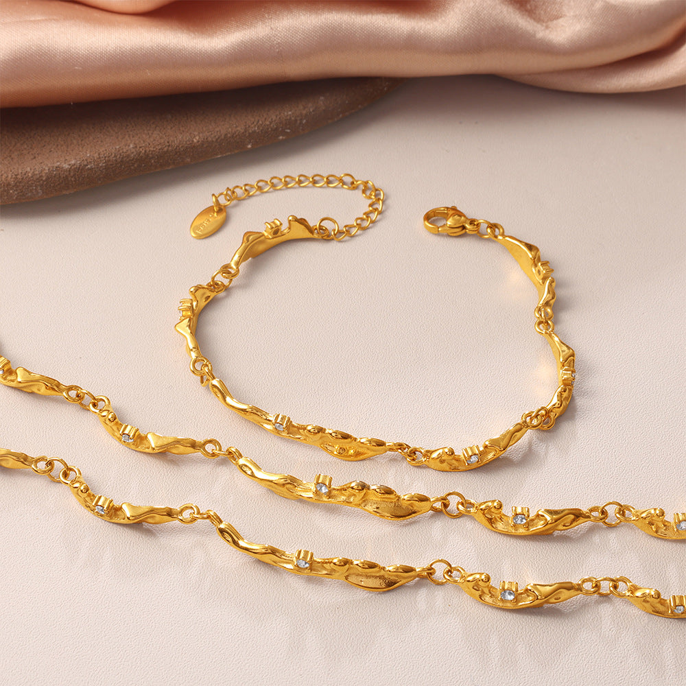 Wholesale Gold-Textured Openwork Hand Jewelry with a Vintage Aesthetic