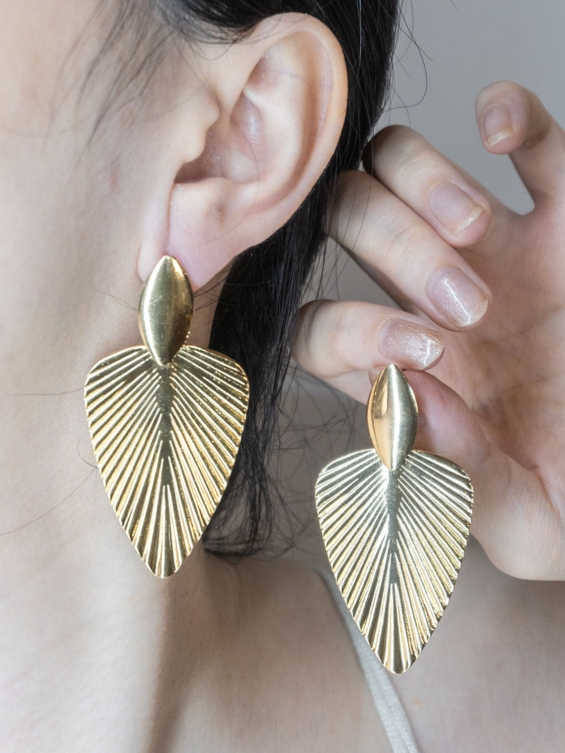 Wholesale Trendy Geometric Stainless Steel Women S Earrings Irregular Round Disc Ear Studs Everyday Jewelry Accessory