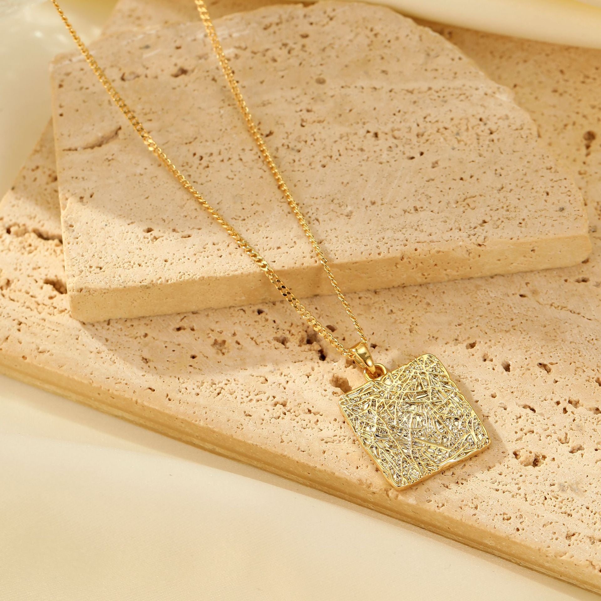 Wholesale  Round Square Necklace Plated Real Gold Clavicle Chain
