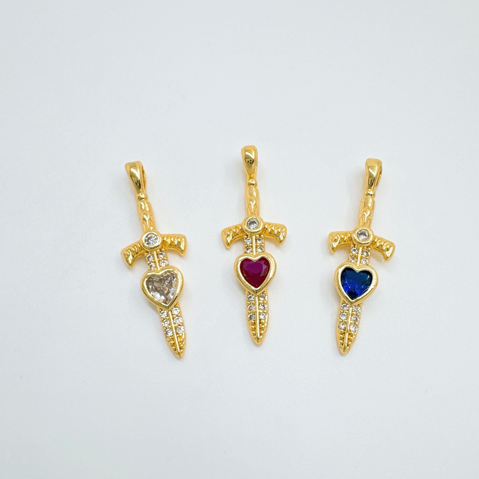 Wholesale Gold Plated Copper Cross Sword Pendant Necklace European Style Fashion Accessory for Women