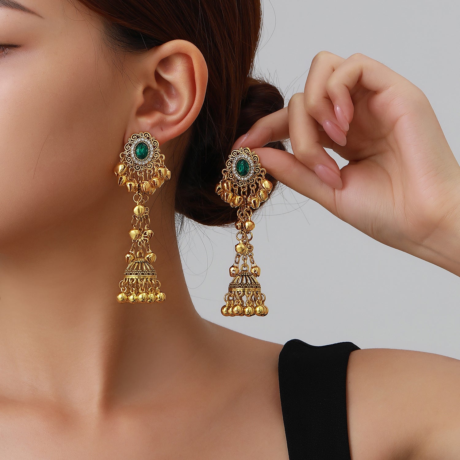 Wholesale Alloy Rhinestone Ethnic Vintage Tassel Bell Pendant Earrings For Women Fashion Jewelry Accessory Gift