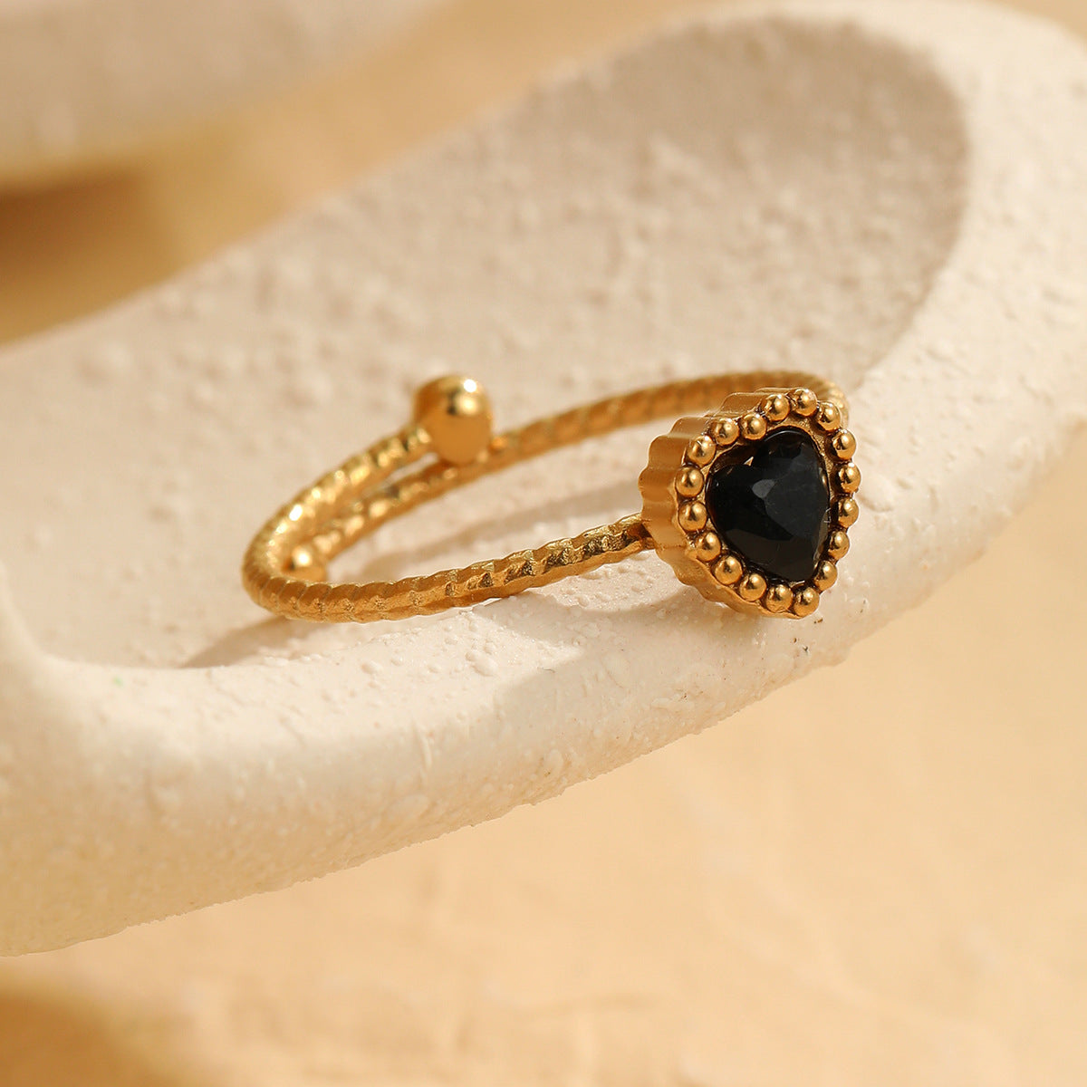 Wholesale  Retro Heart Inlaid Zircon Stainless Steel Ring