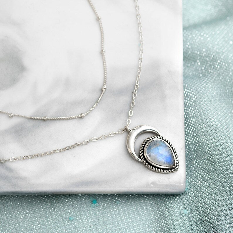 Wholesale Vintage water drop Moonstone simple style pendant necklace