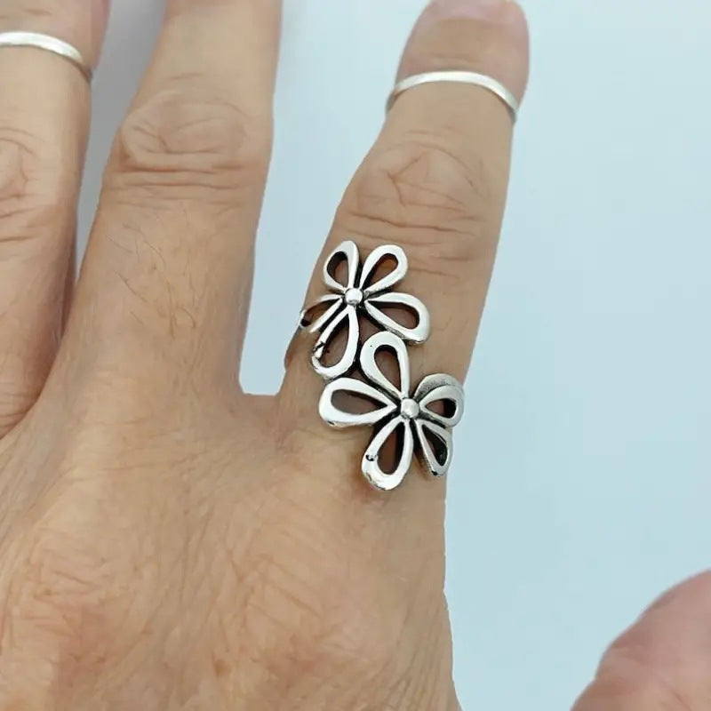 Wholesale  luxury geometric elegant hollow flower ring