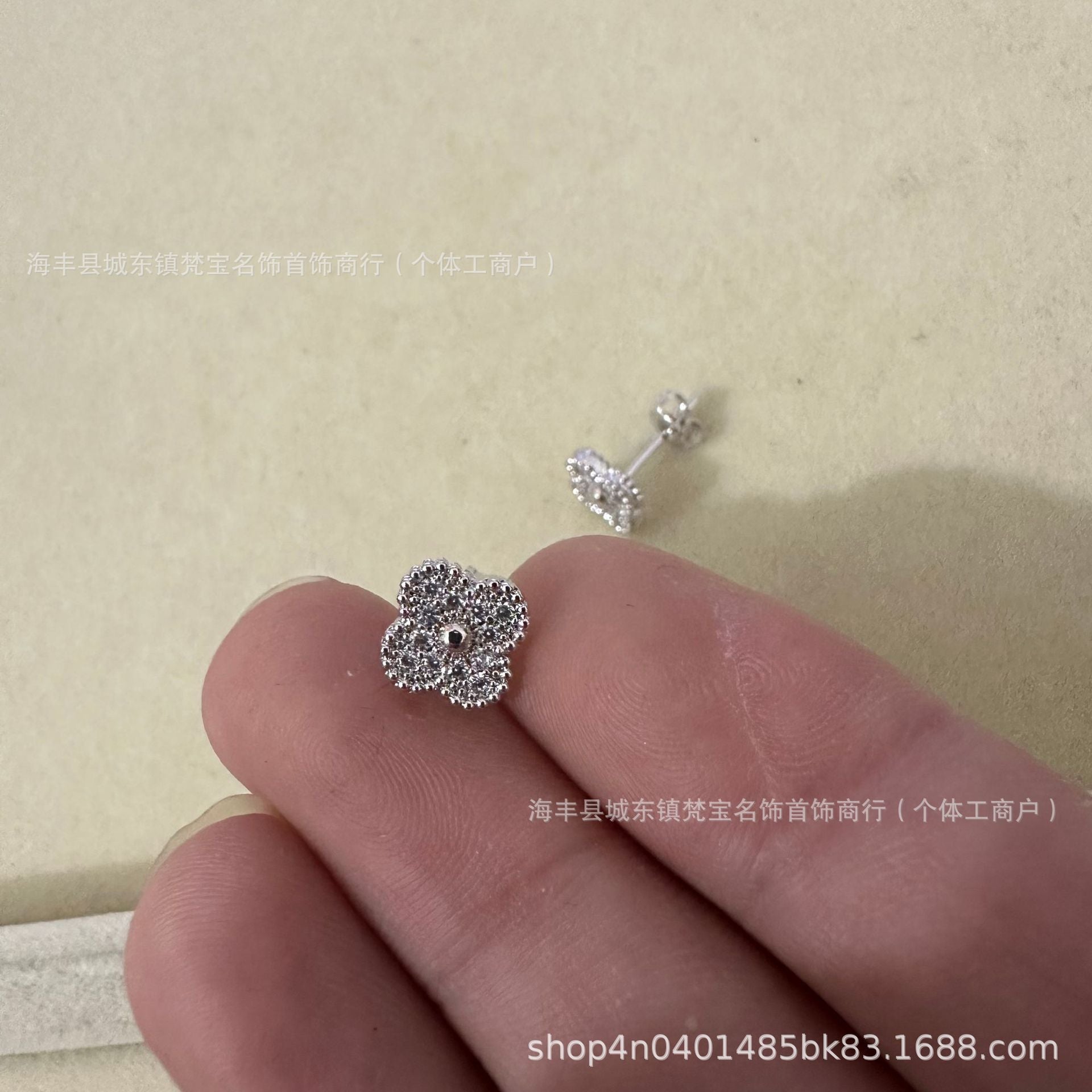 dxx-img:b206f1e69702416226e1fa358a8921e5,ACC-ES-6129065336643-M1
