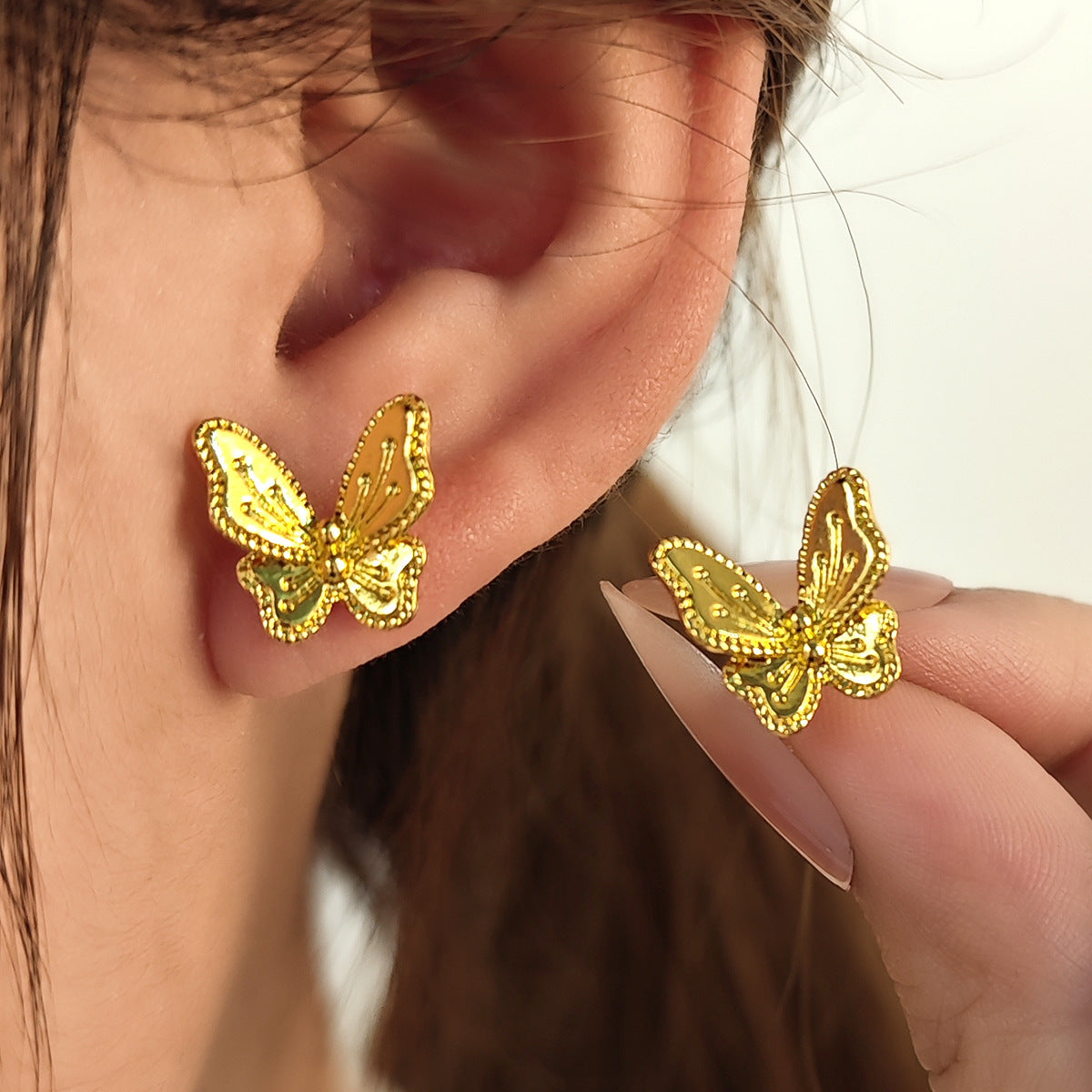 Wholesale Electroplated Zinc Alloy Butterfly Earrings - Retro Gold Design - Fashion Accessory for Daily Wear