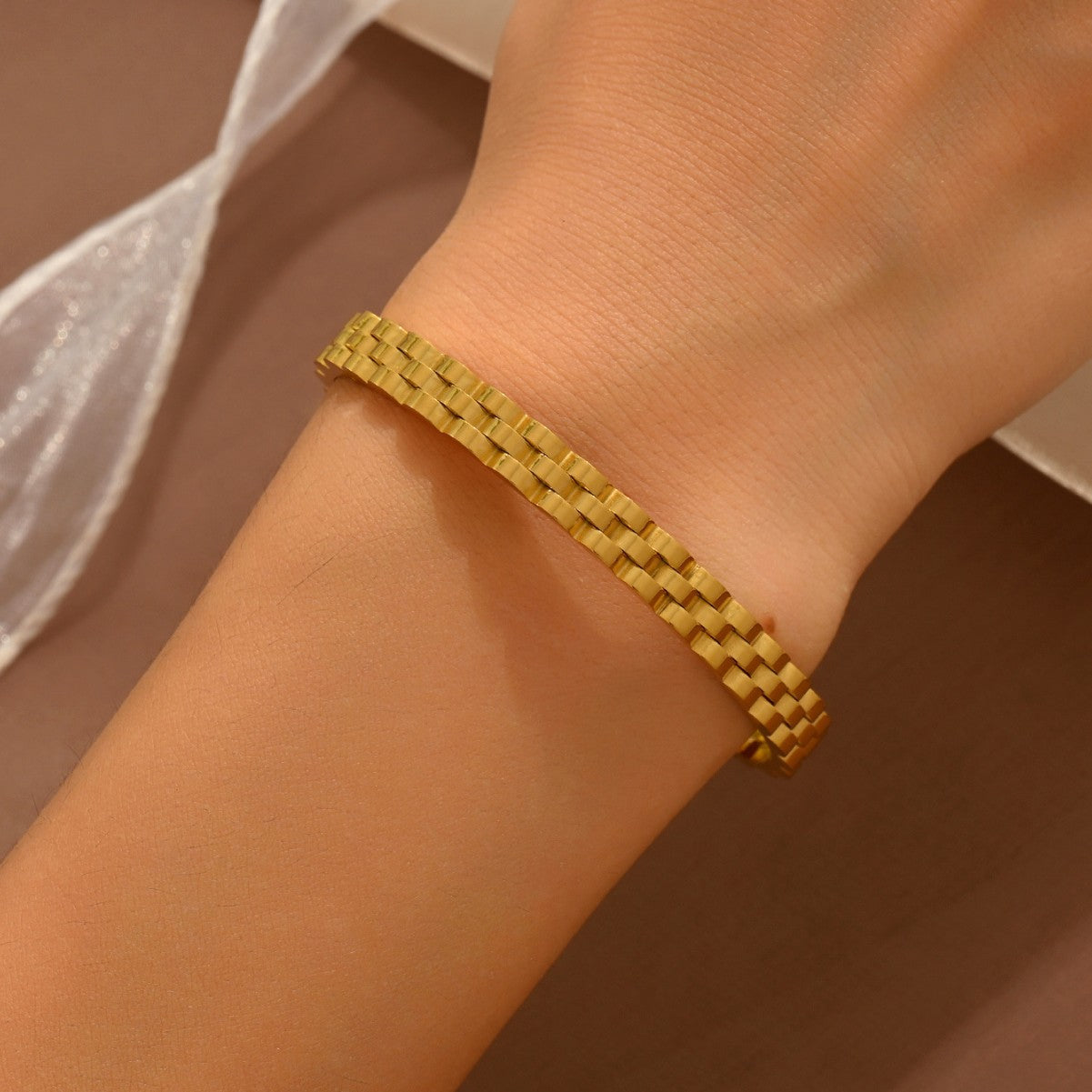 Wholesale Steel and titanium four-leaf clover bracelet with zircon setting ACCVIP