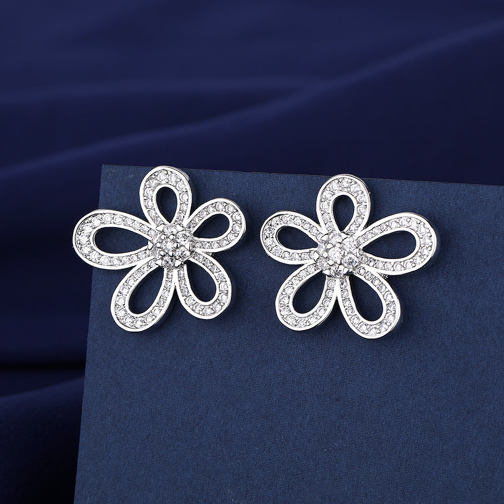 Wholesale five-petal flower three-piece set of luxury diamond ring necklace earrings