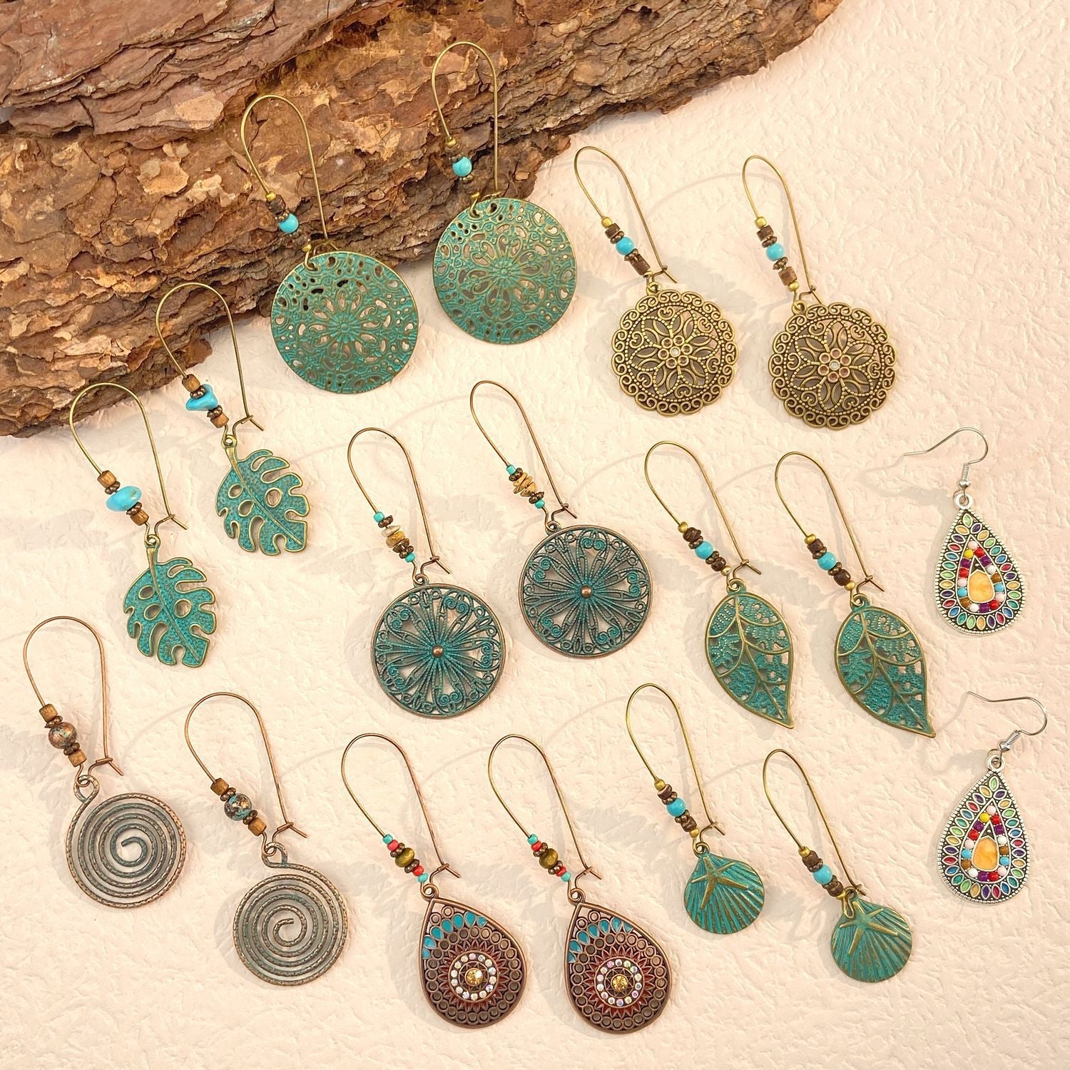 Wholesale Vintage Green Alloy Bohemian Floral Hollow Carved Earrings Fashion Accessory Gift