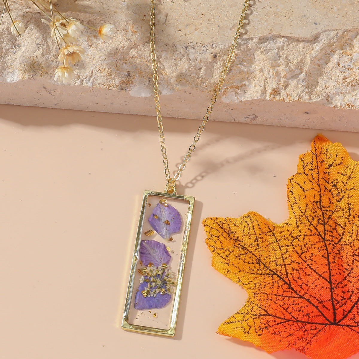 Wholesale Pastoral December Birth Flower Resin Pendant Necklace - Boutique Resale Jewelry Accessory