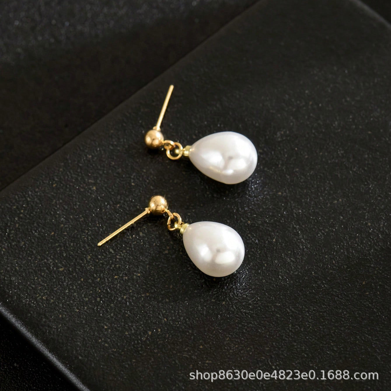 Wholesale Water Drop Pearl Earrings Retro Elegant  Pearl Small Earrings