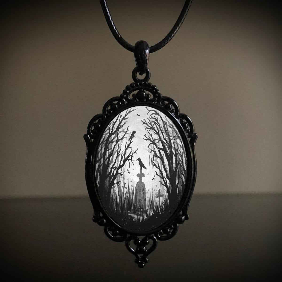 Wholesale Alloy Electroplated Gothic Crow Forest Pendant Necklace,  Trendy Jewelry Accessory for Gift Boutique
