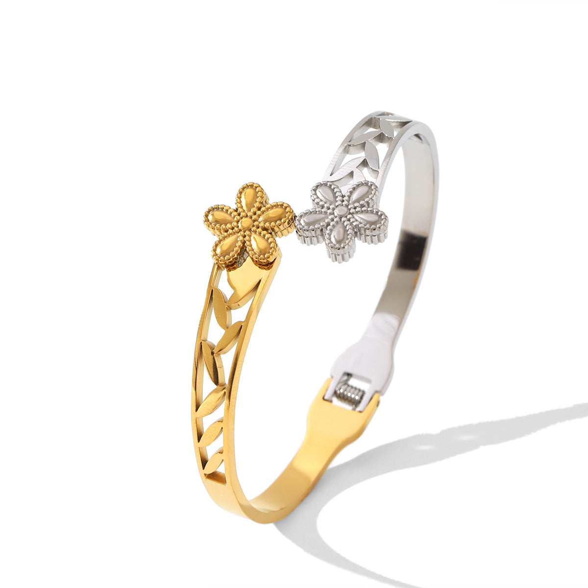 Wholesale  Stainless Steel Bracelet Color-free Five-leaf Flower Room Gold Bracelet