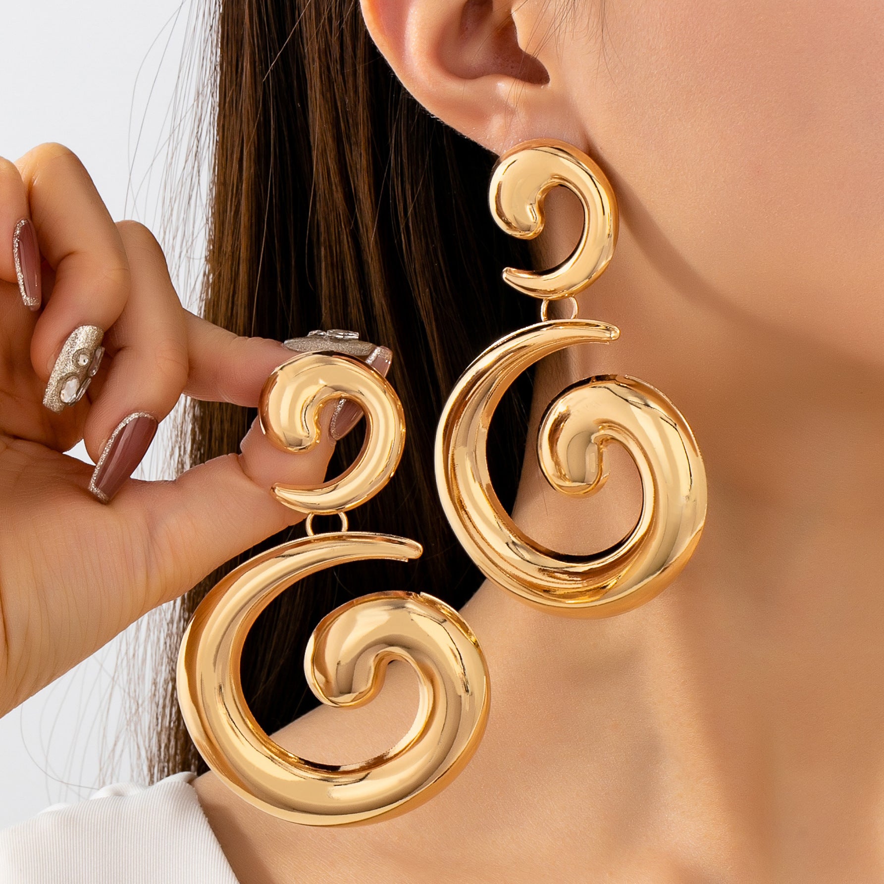 Wholesale Chic Gold C Shape Spiral Drop Earrings Retro Hollow Design Iron Alloy Jewelry Accessory Party Wear