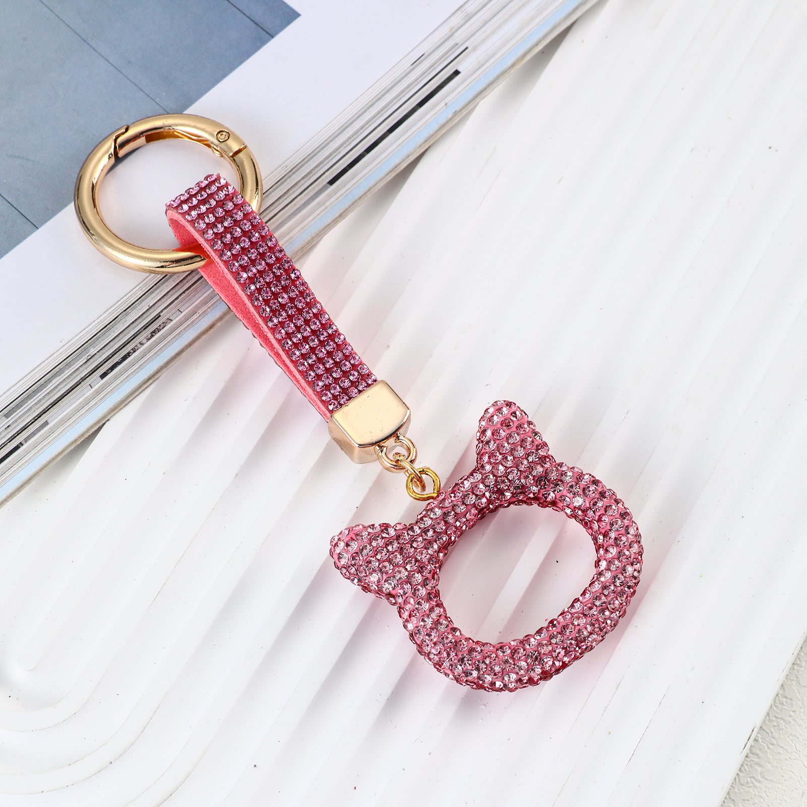 Wholesale hollowed-out cat head keychain