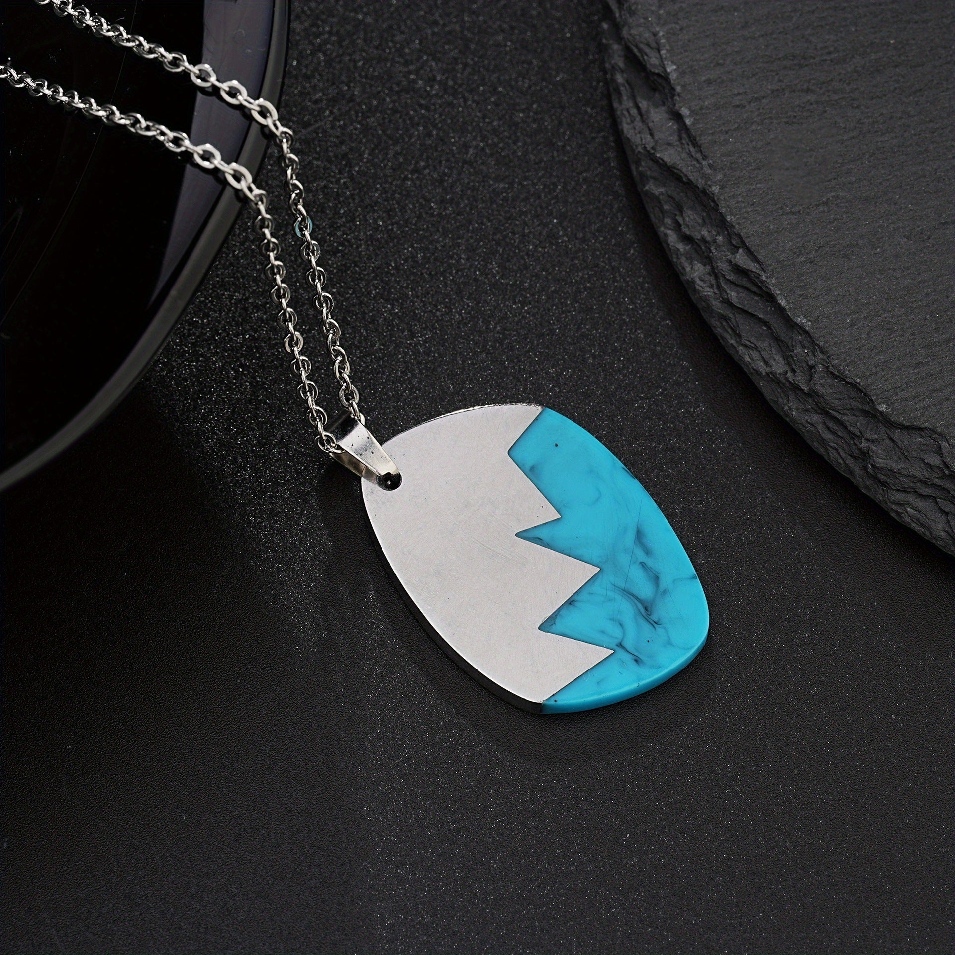 Wholesale Silver-Tone Alloy Vintage Ethnic Hollowed Turquoise Pendant Necklace,  Jewelry Accessory