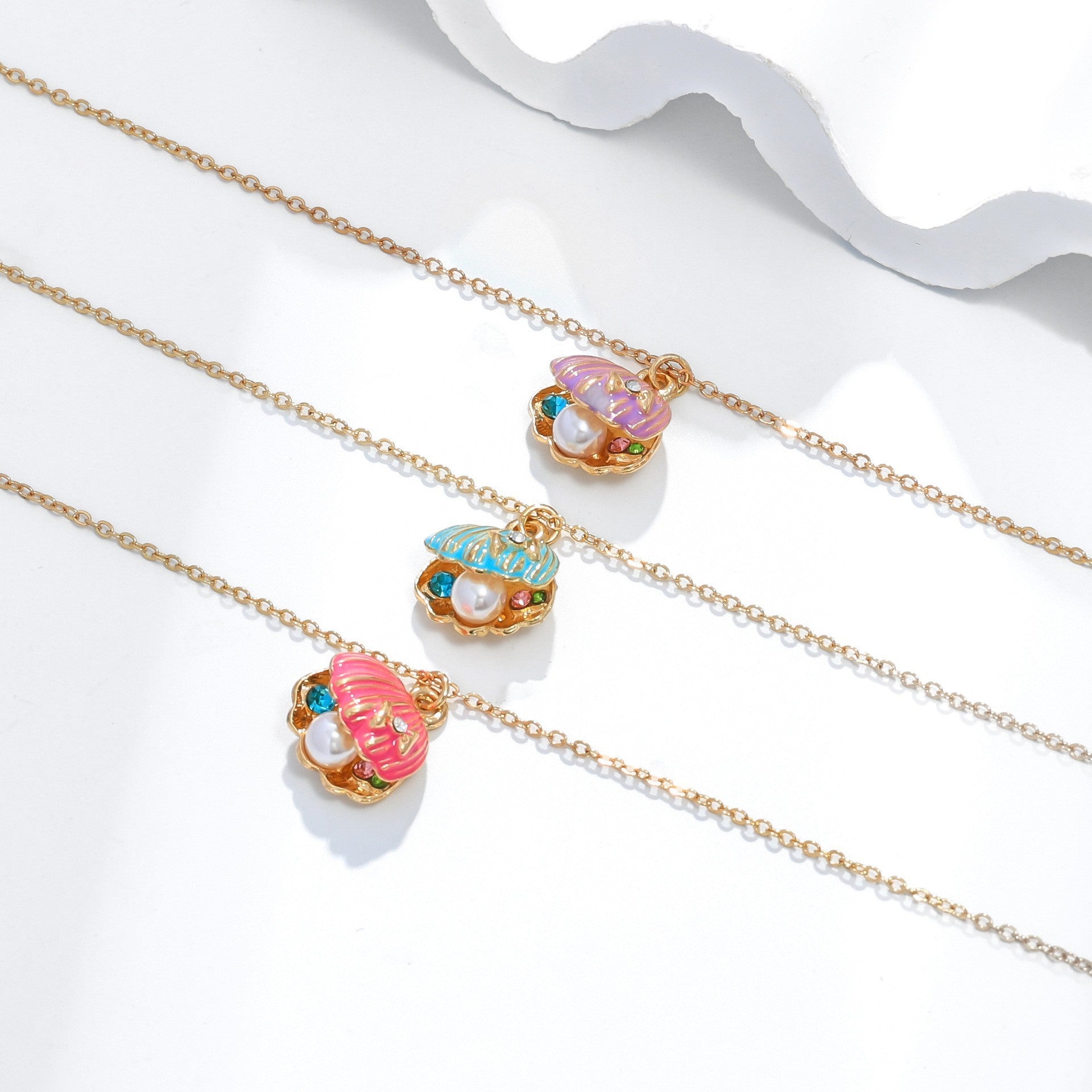 Wholesale  Summer Beach Inlaid Pearl Scallop Shell Pendant  Necklace