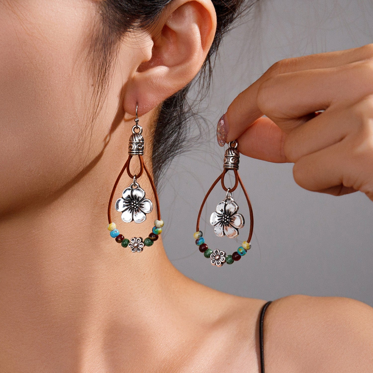 Wholesale  retro ethnic style antique silver flower beads leather rope pendant women's earrings