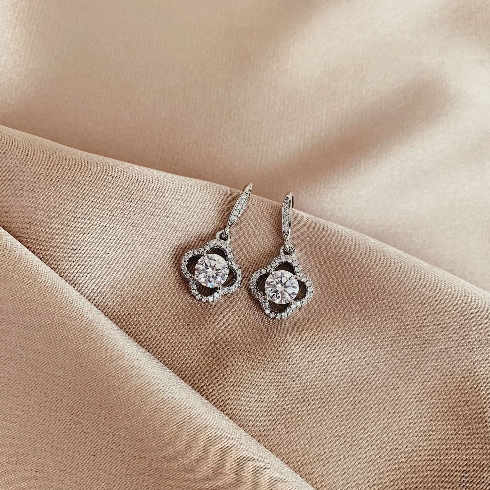 Wholesale Copper four-leaf clover zircon earrings