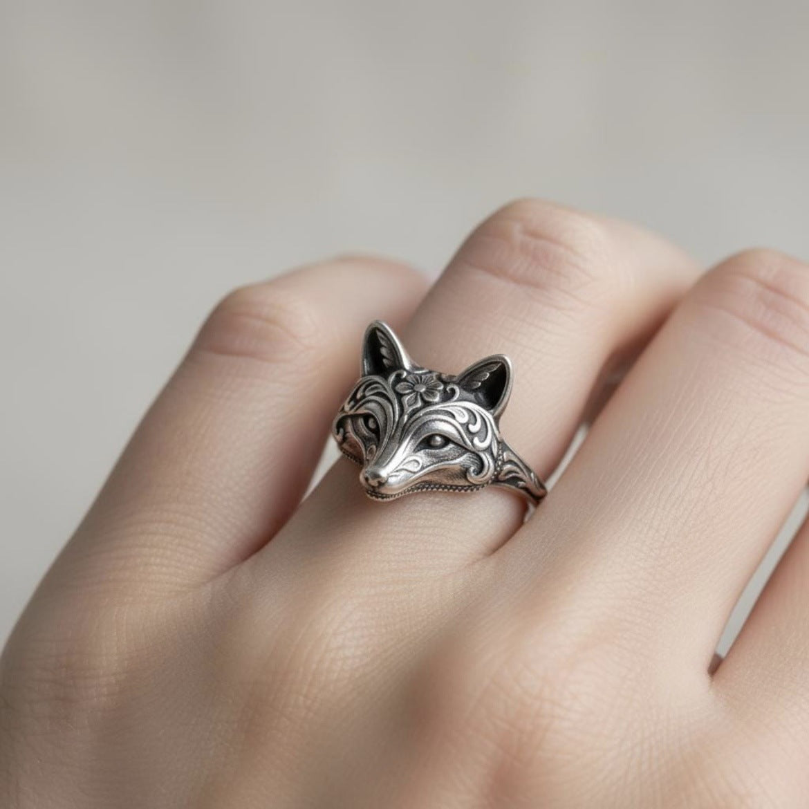 Wholesale Trendy Silver Fox Ring Women' s Alloy Face Carving Design Jewelry Accessory for Boutique Resale Everyday Wear
