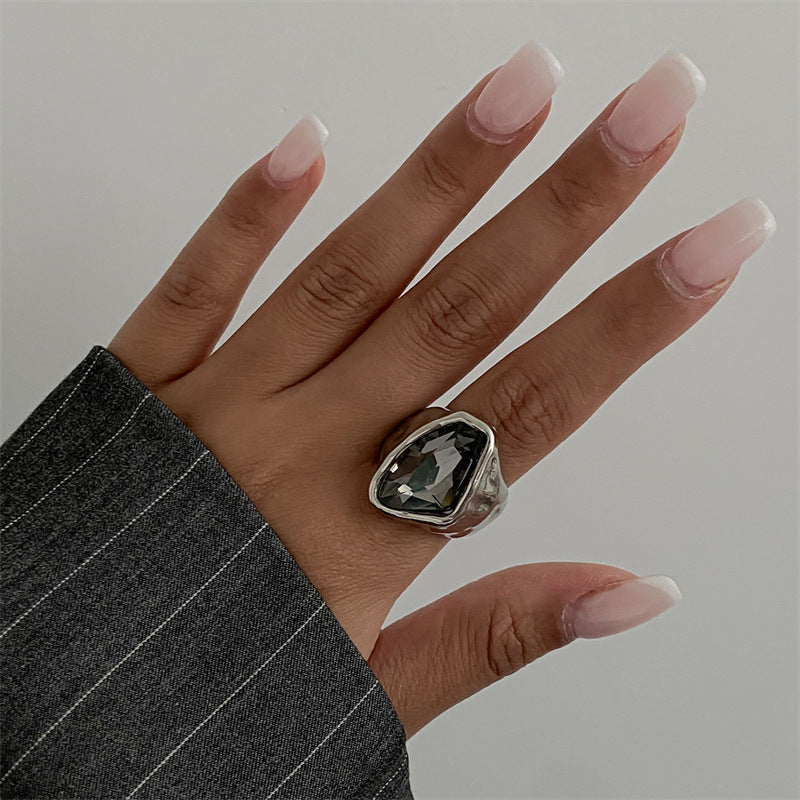 Wholesale exaggerated metal lips and heart inlay  Ring