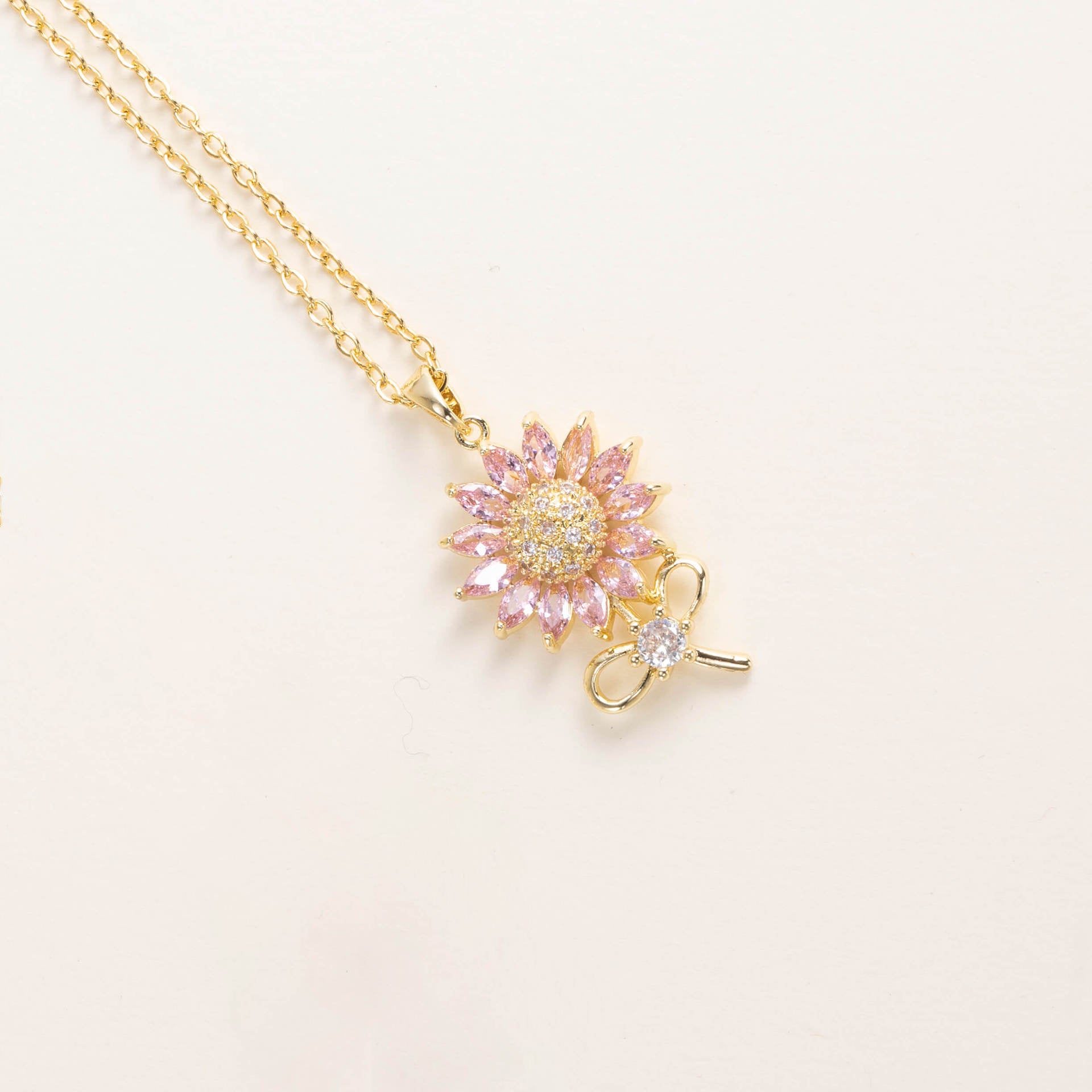 Wholesale Red Sunflower Pendant Sweater Chain Copper Fashion Jewelry Accessory for Women Boutique Resale