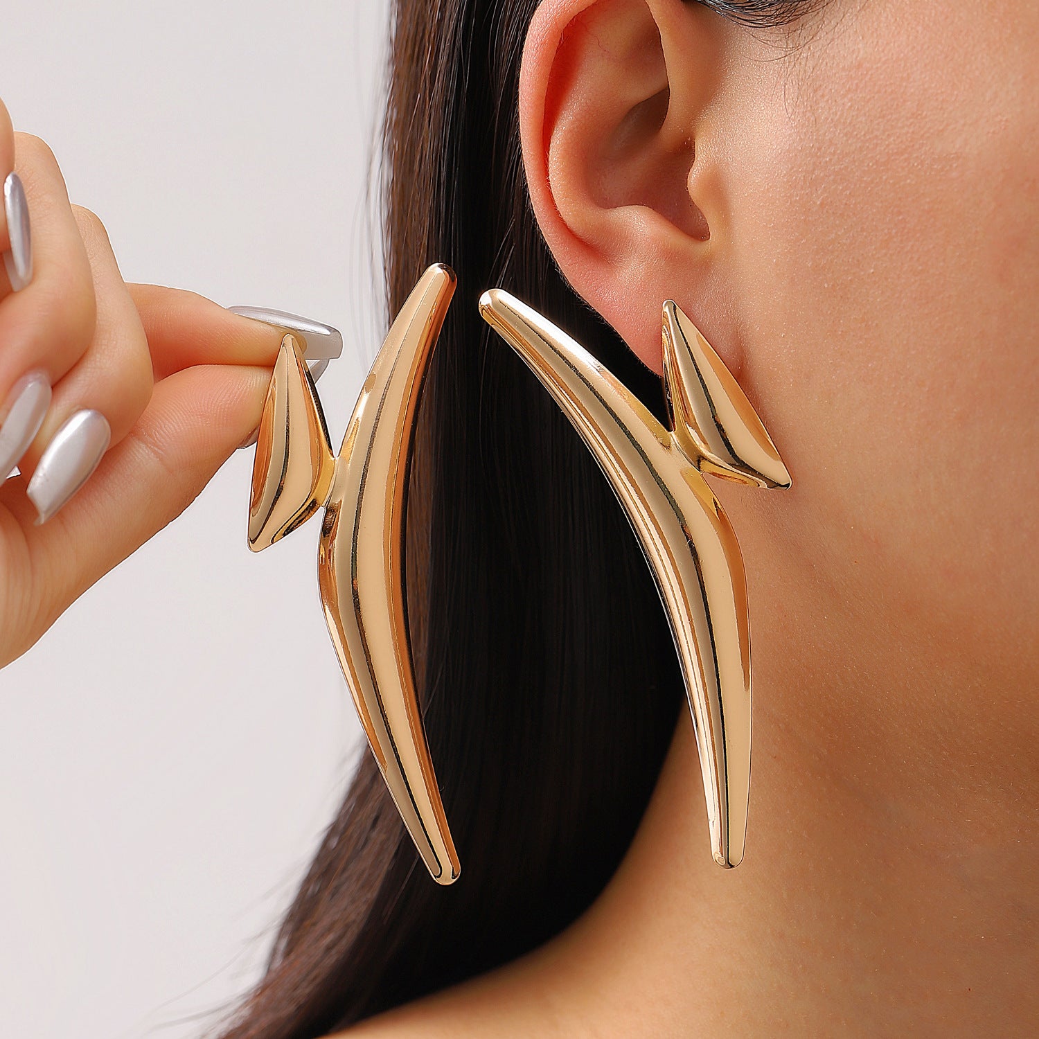 Wholesale Electroplated Metal Earrings Geometric Oval Pattern Fashion Accessory