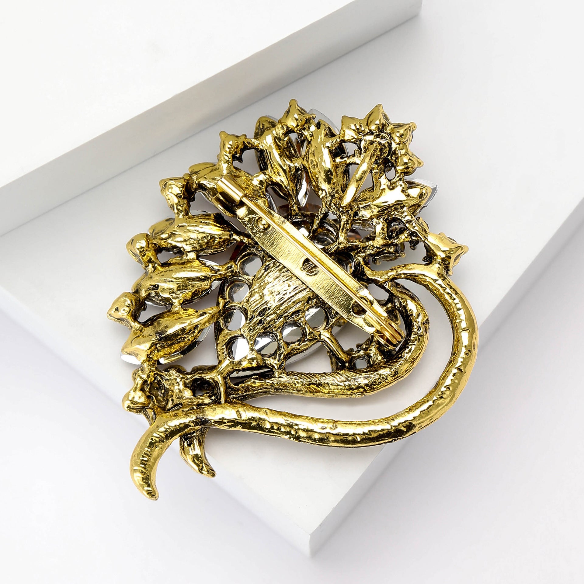 Wholesale Flower Brooch Pin Alloy Red Crystal Glass Style Women S Party Fashion Accessory
