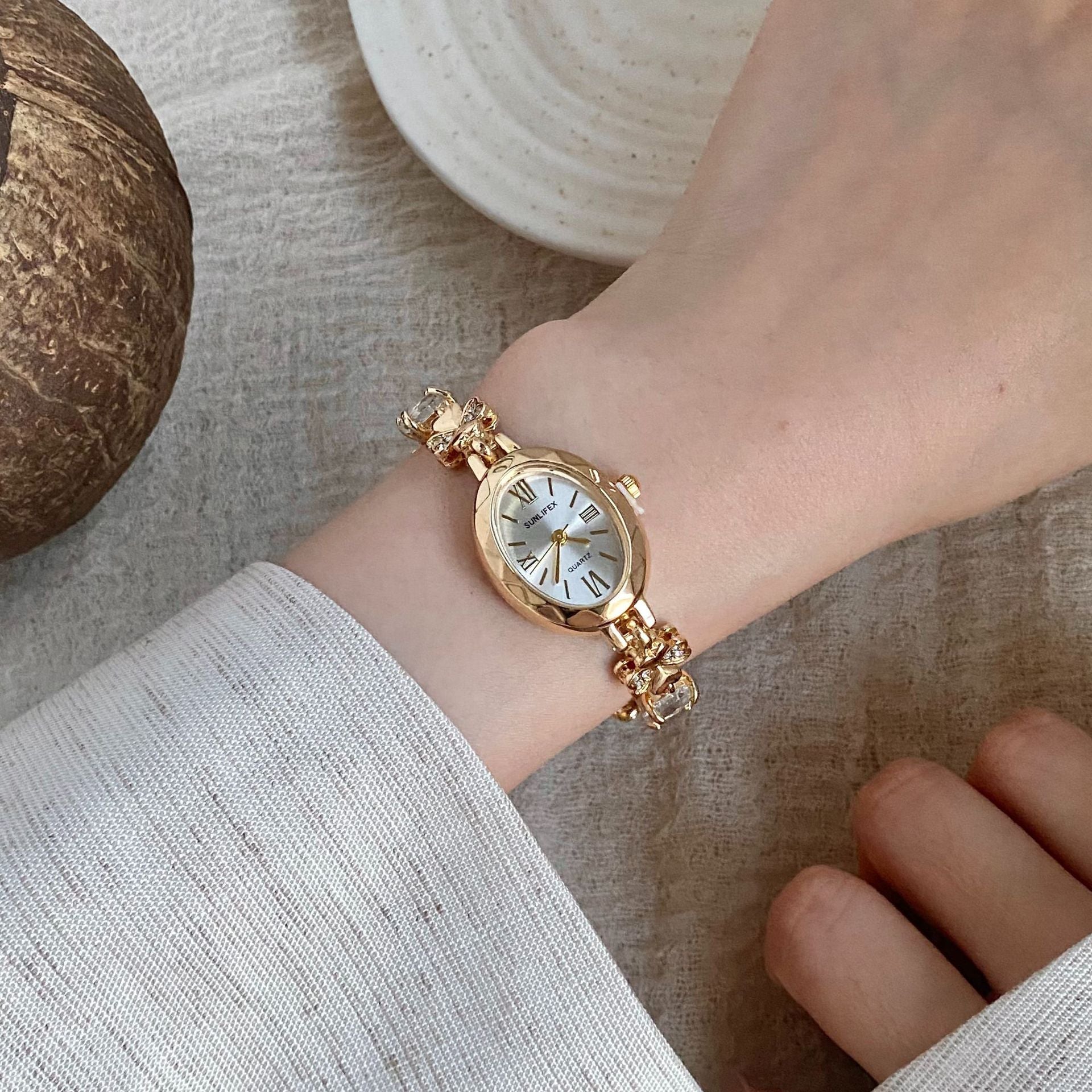 Wholesale Stylish Oval Crystal Women Quartz Wristwatch Bracelet Design Fashion Jewelry Accessory For Everyday Wear And Gift