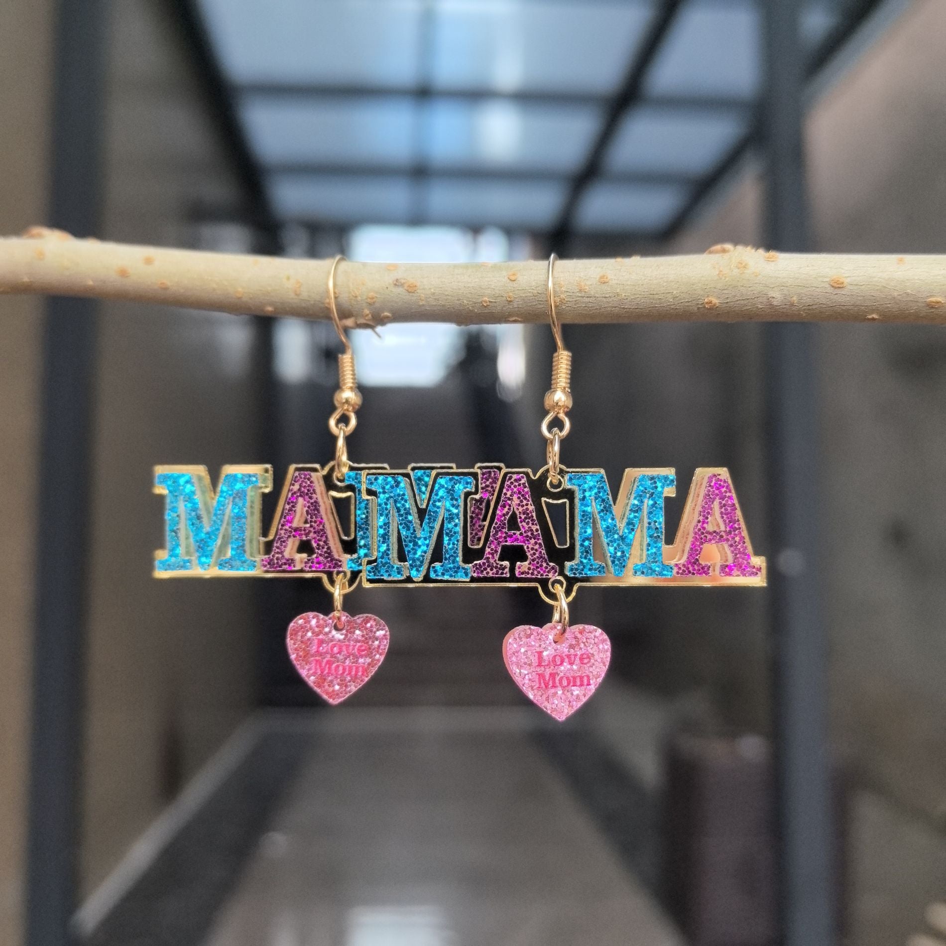 Wholesale New European and American style Mother' s Day patchwork acrylic MOM MAMA letter heart earrings - a perfect Mother' s Day gift.