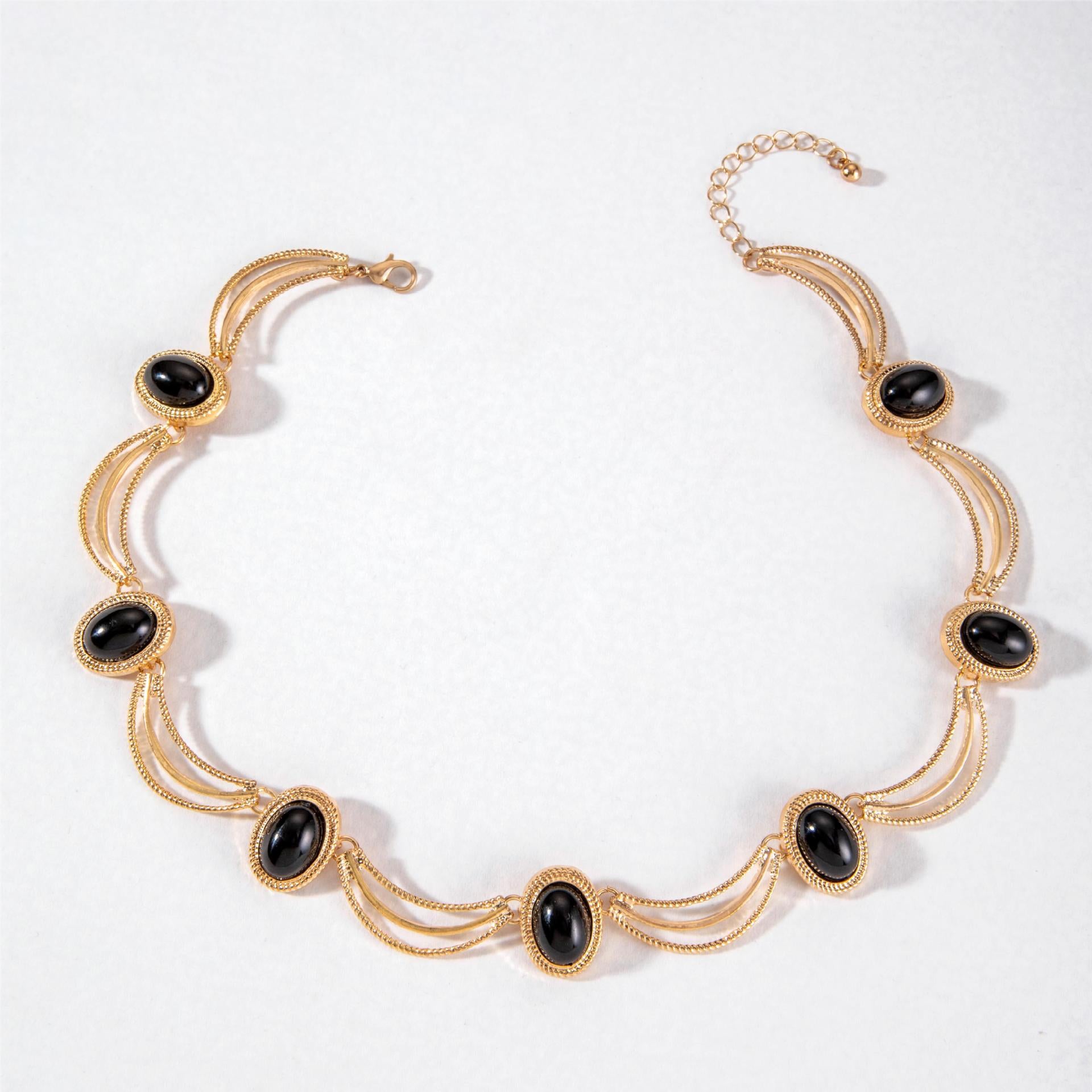 Wholesale geometric retro niche clavicle chain necklace