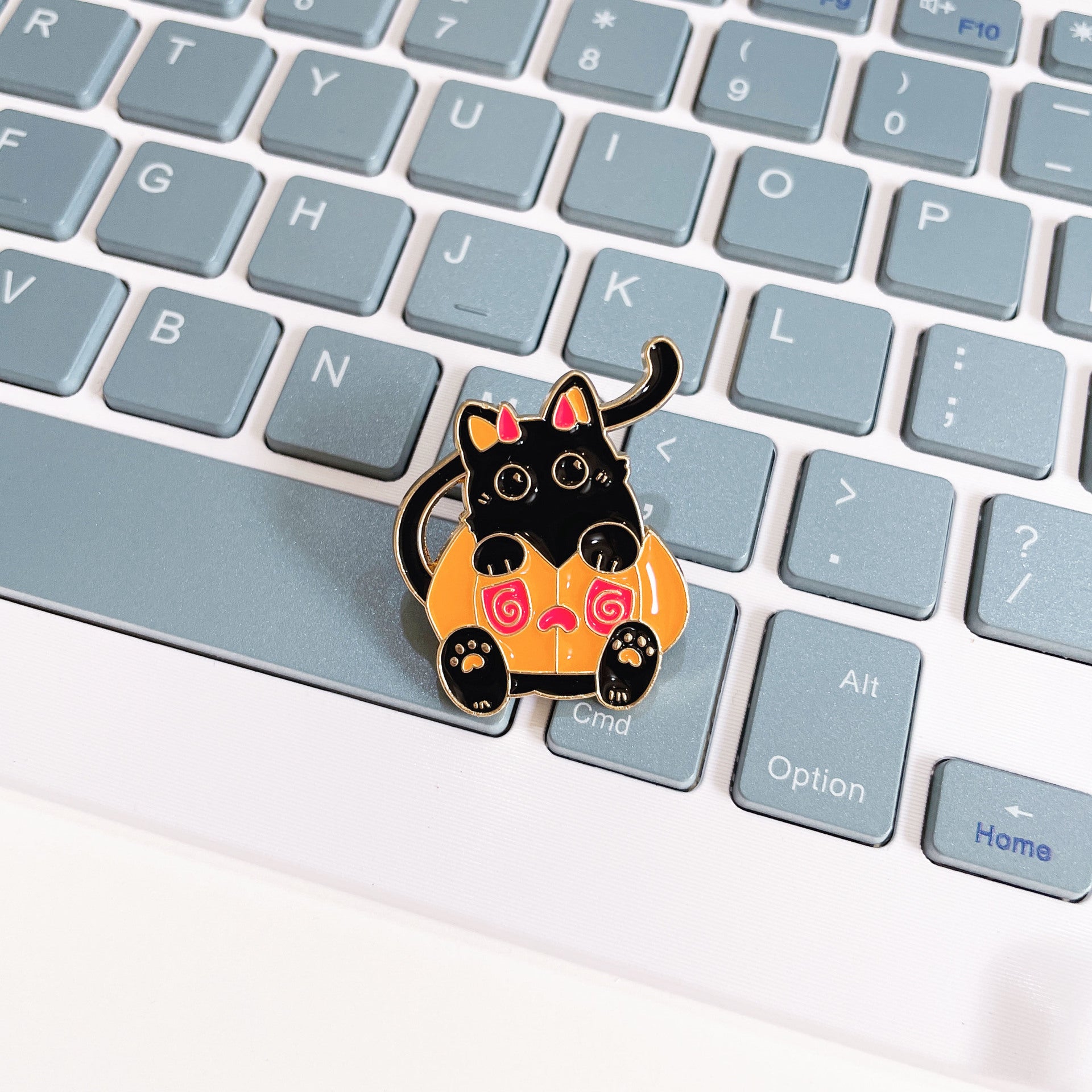 Wholesale  brooch cartoon   metal badge  pin