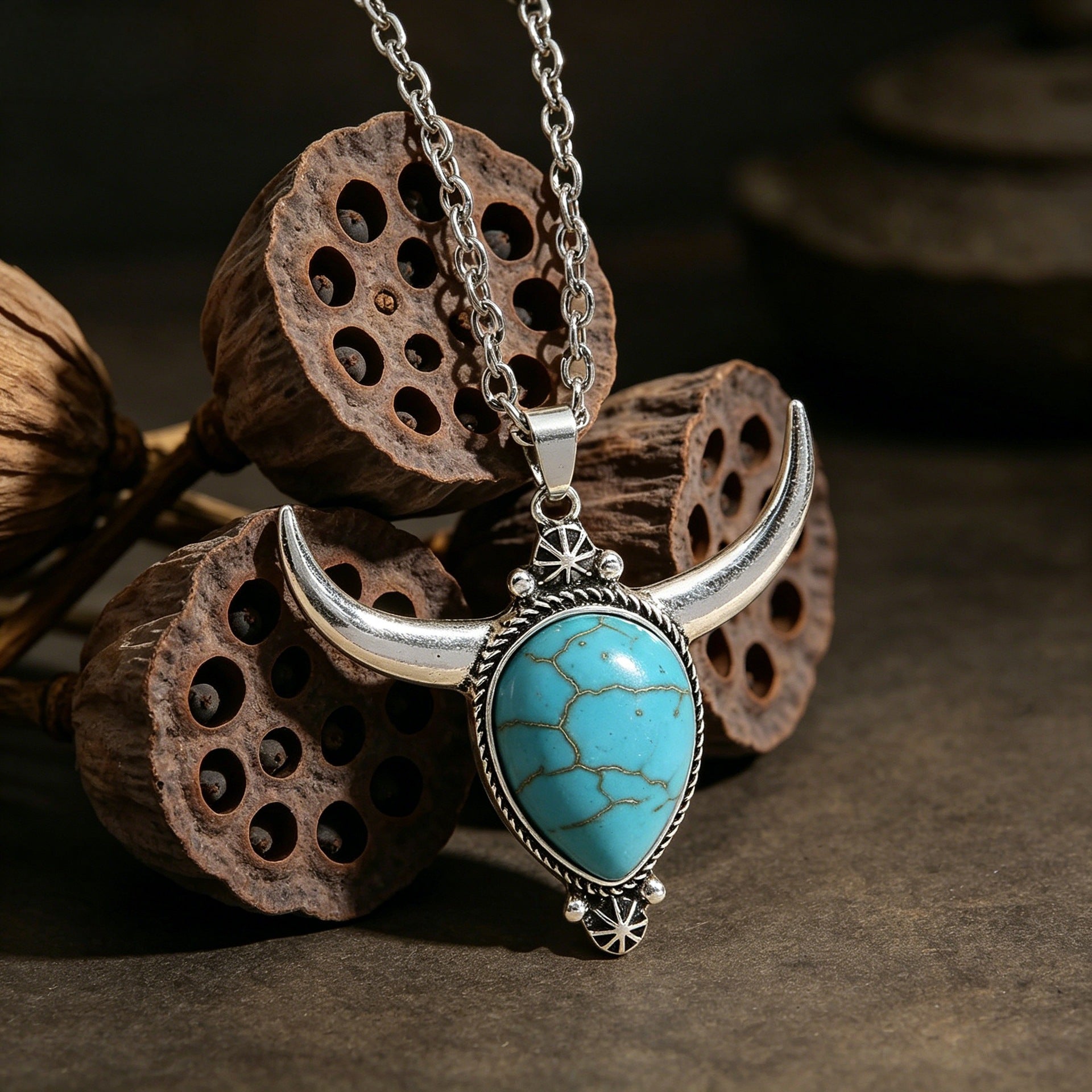Wholesale Vintage Cowboy Bull Head Turquoise Alloy Necklace Western Style Pendant For Everyday Wear And Gift Giving