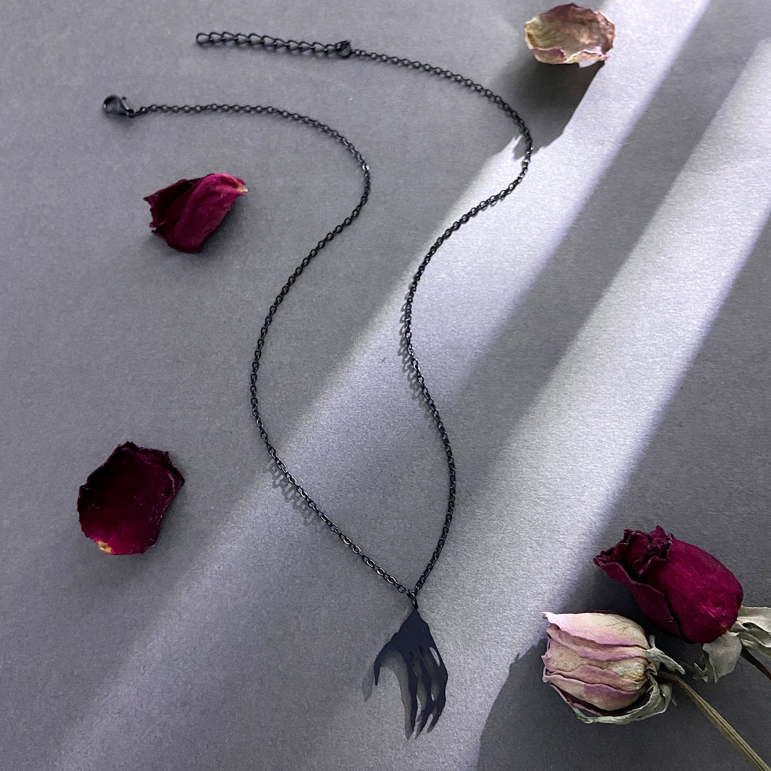 Wholesale Trendy Couple Skull Hand Heart Necklace Stainless Steel Fashion Accessory Gift for Best