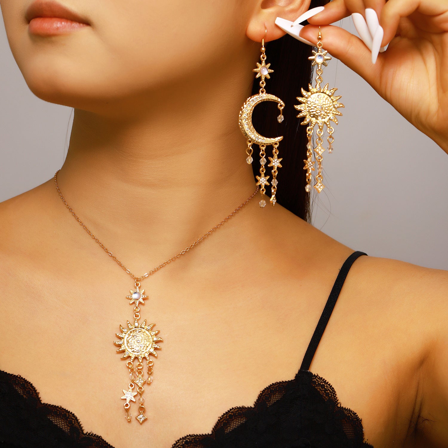 Wholesale Vintage Moon Sun Star Long Tassel Earrings And Necklace Set Gold Alloy Jewelry Party Fashion Accessory