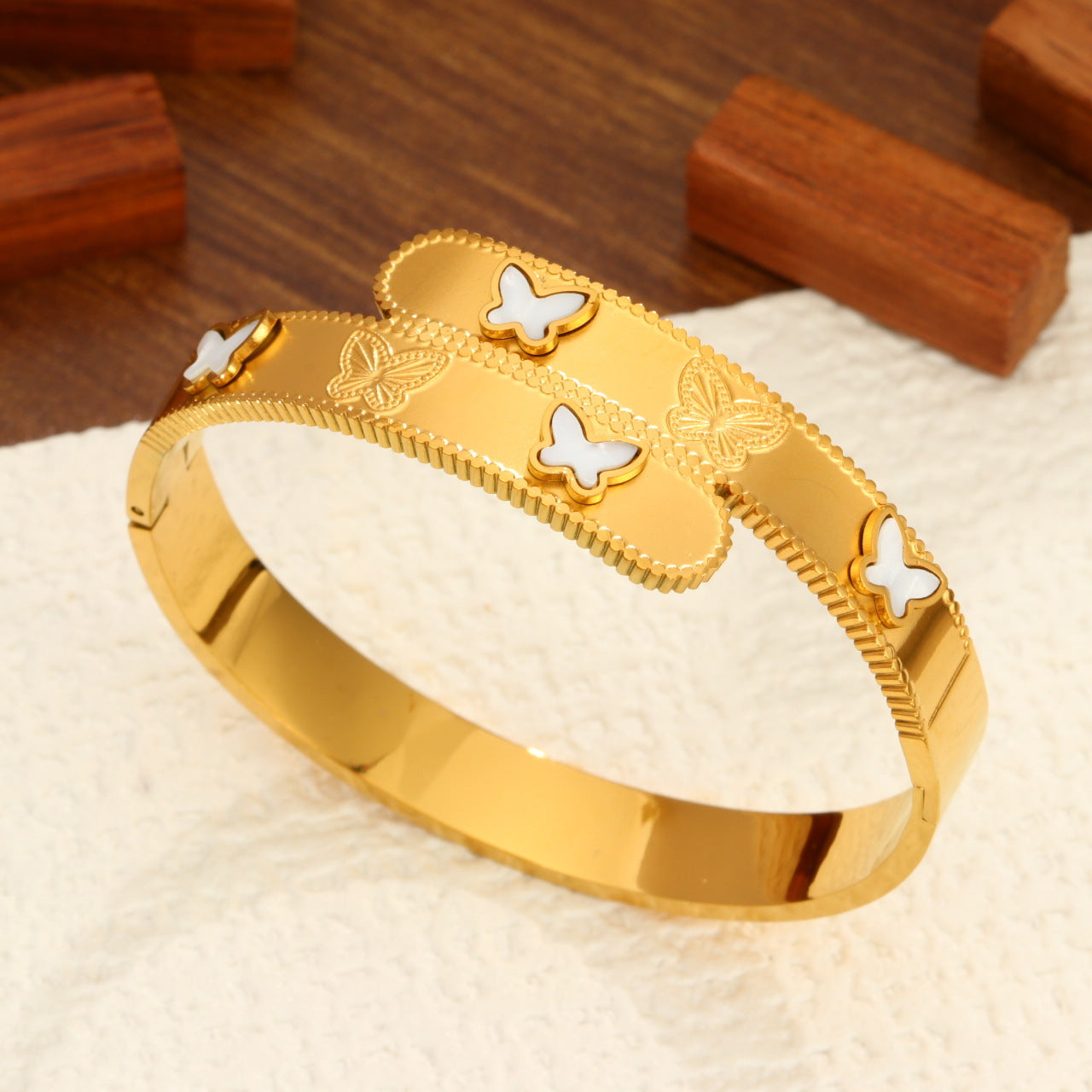 Wholesale Butterfly Titanium Steel Gold Bracelet Stainless Steel Fashion Light Luxury Women' s Niche Exquisite Jewelry Accessories for Men