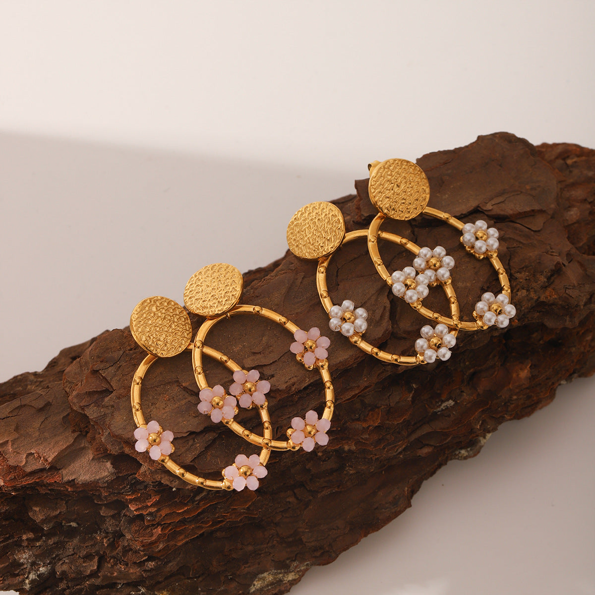 Wholesale Stainless steel ring-shaped inlaid flower earrings