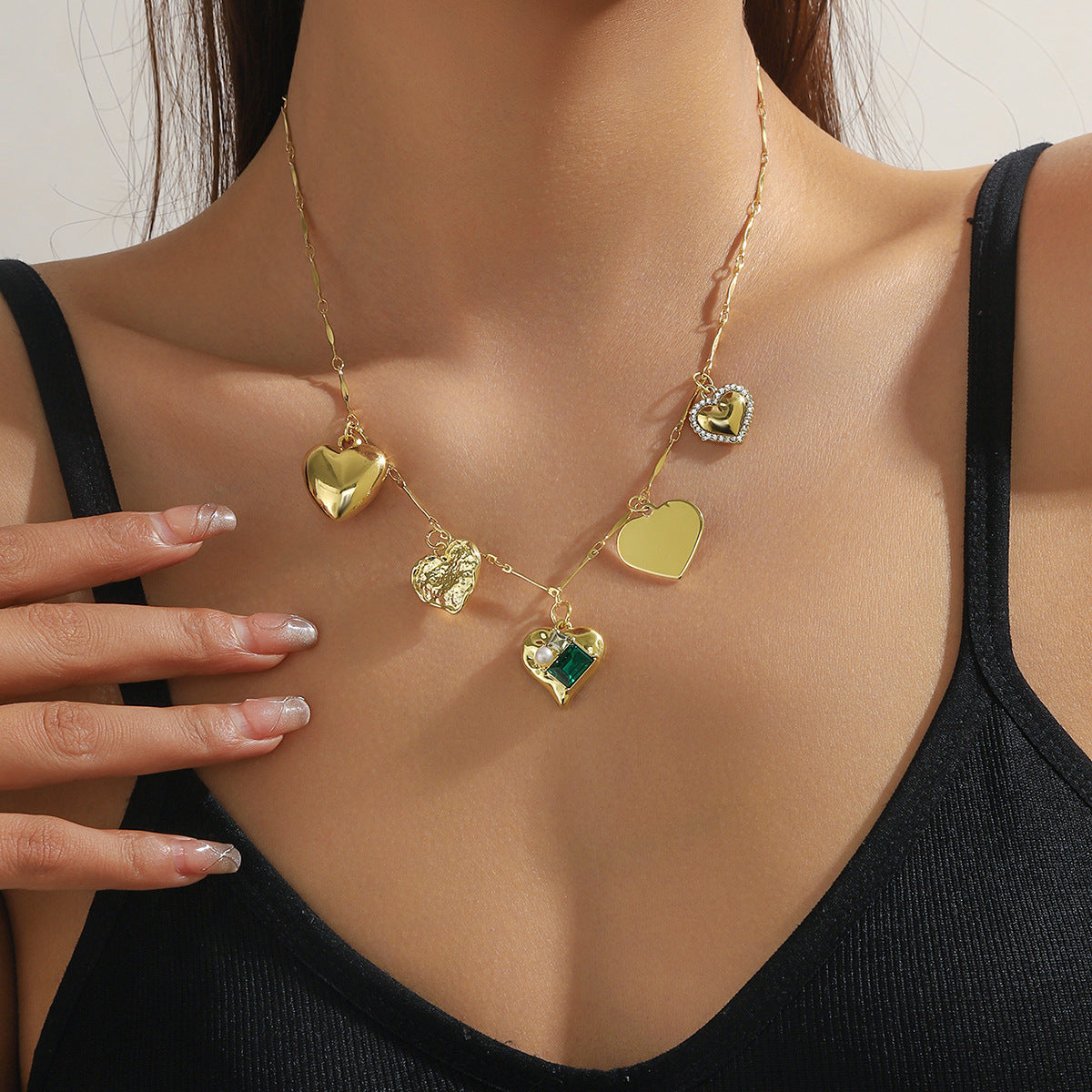Wholesale  Exclusive Jewelry with Exaggerated Multi-Pendant Heart Necklace