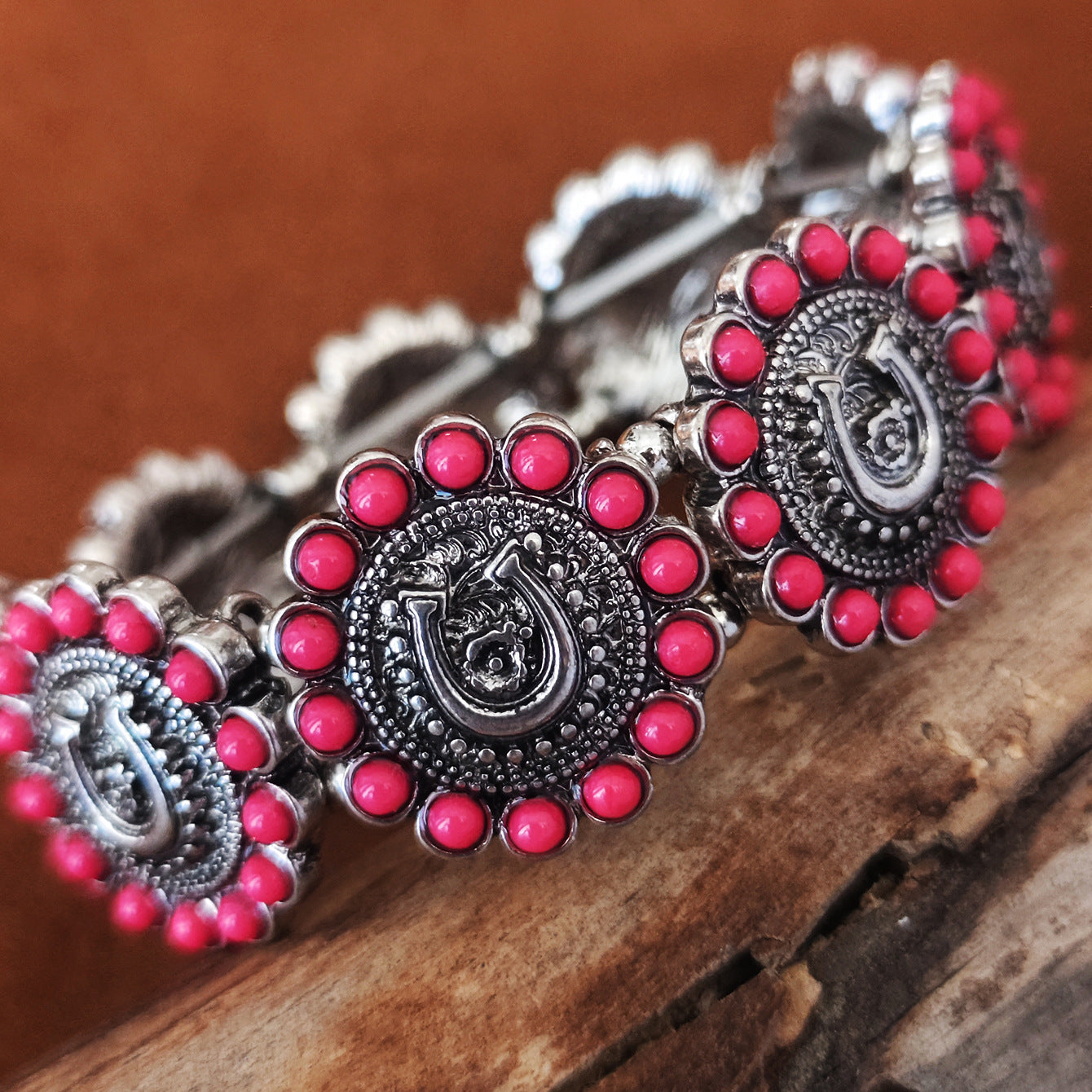 Wholesale Stylish Vacation Style Pink Cross Plated Zinc Alloy Bangle Bracelet For Women Everyday Fashion Accessory