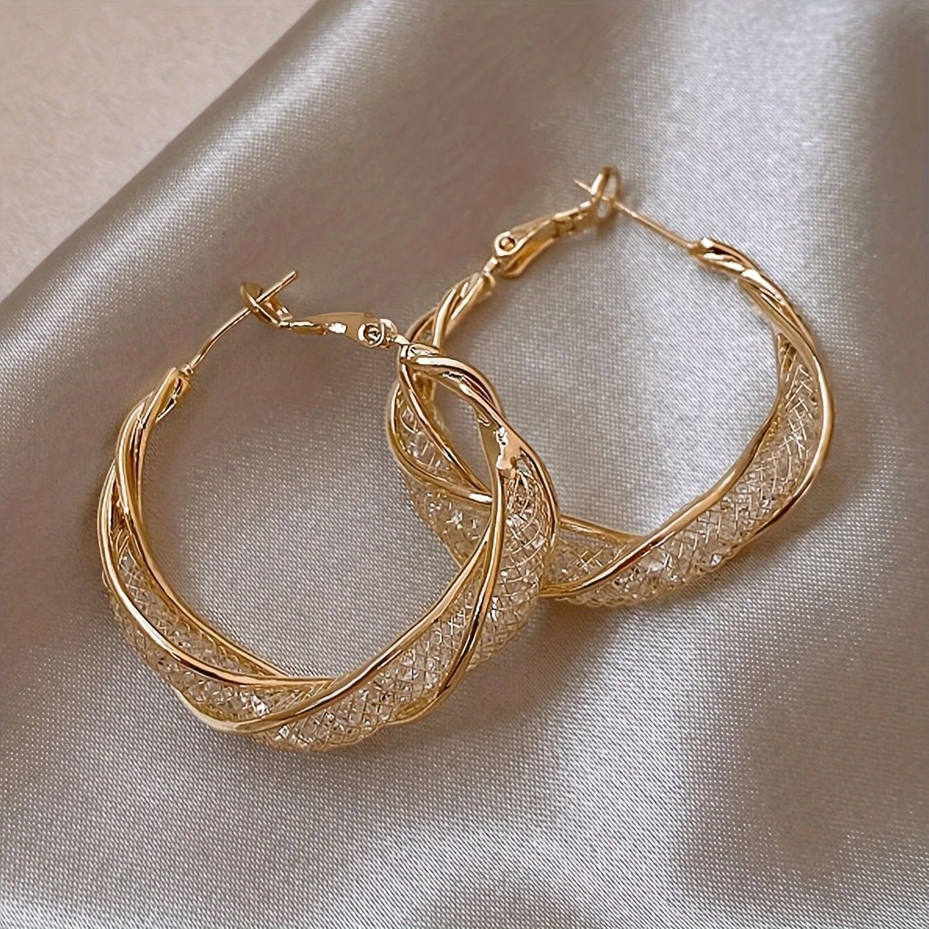 Wholesale Chic Open Heart Dangle Earrings For Women Geometric Gold Tone Earrings Stylish Jewelry Accessory Boutique Resale And Gift