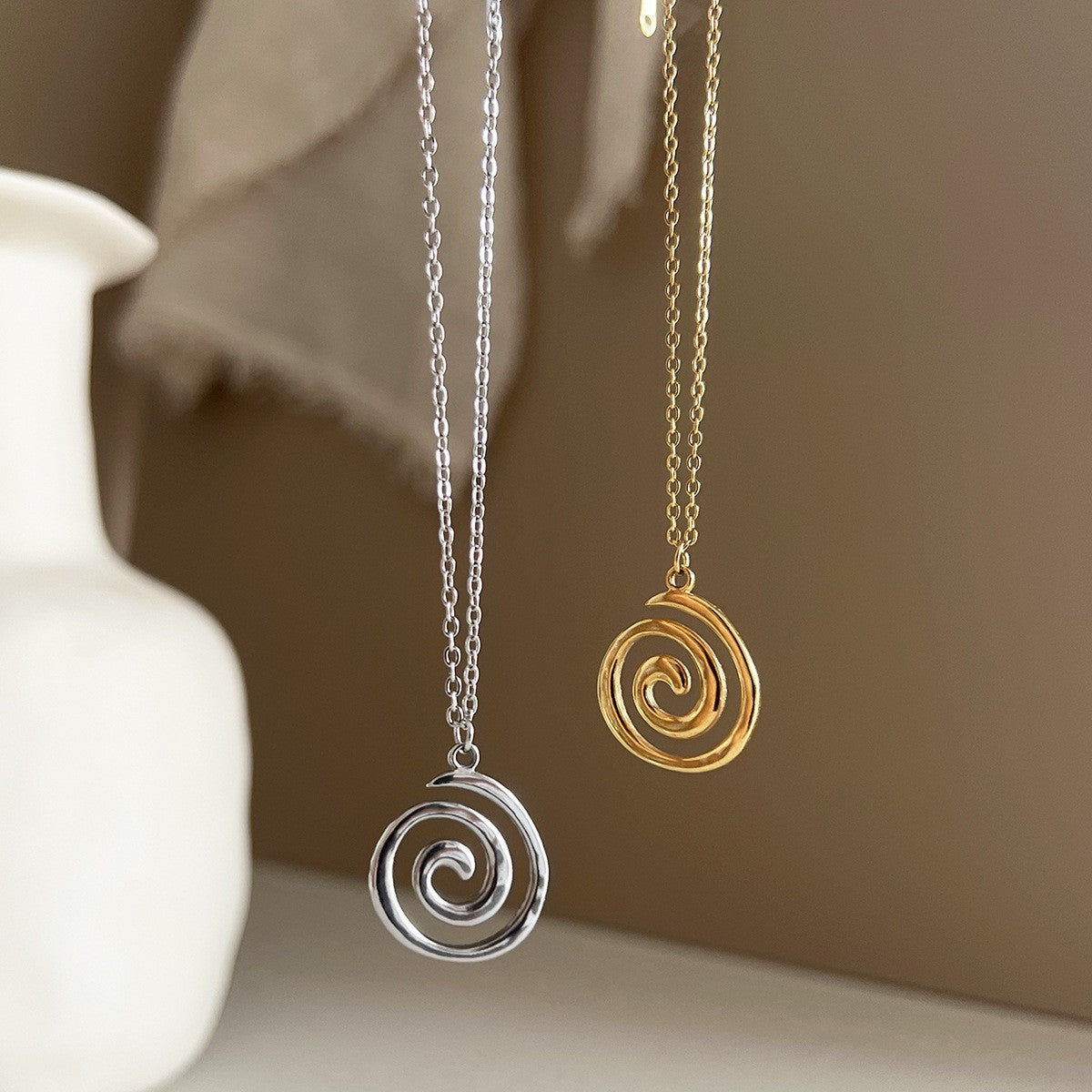 Wholesale Fashion Women' s Alloy Pendant Necklace with Vortex Irregular Pattern Jewelry Accessory