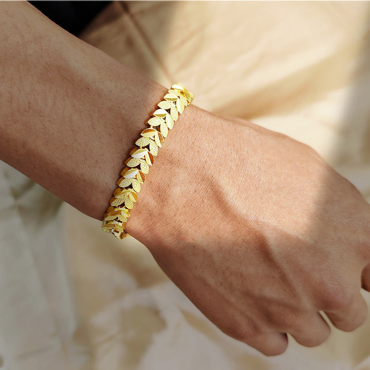 Wholesale Simple Geometric Heart Shape Alloy Gold Plated Bracelet ACC-BT-JunJie002