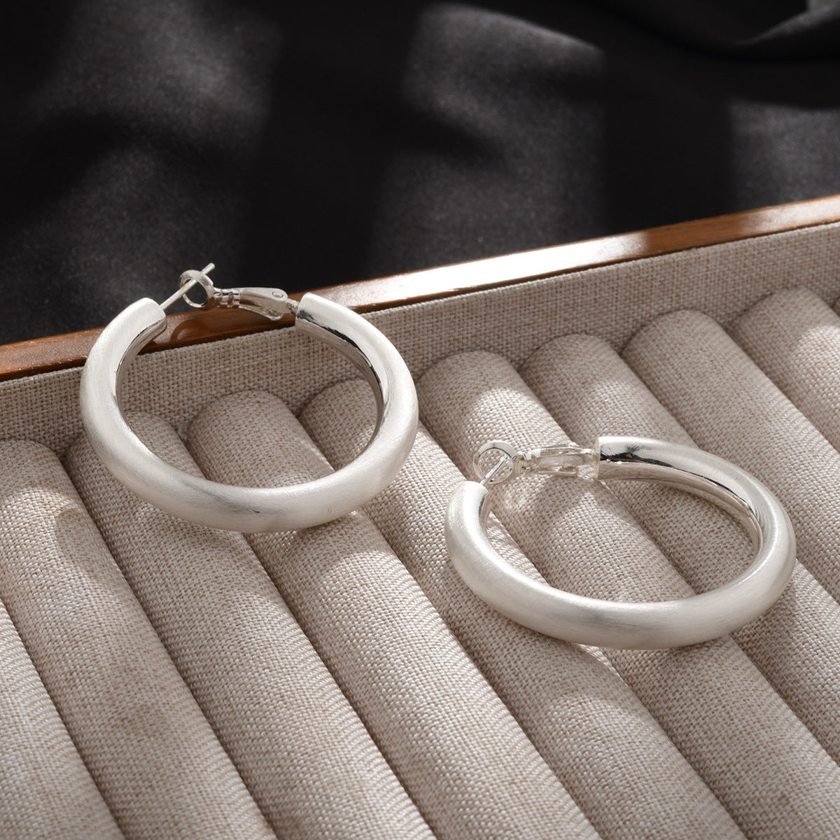 Wholesale Personalized Exaggerated Brushed Earrings Luxury Hoop Earrings