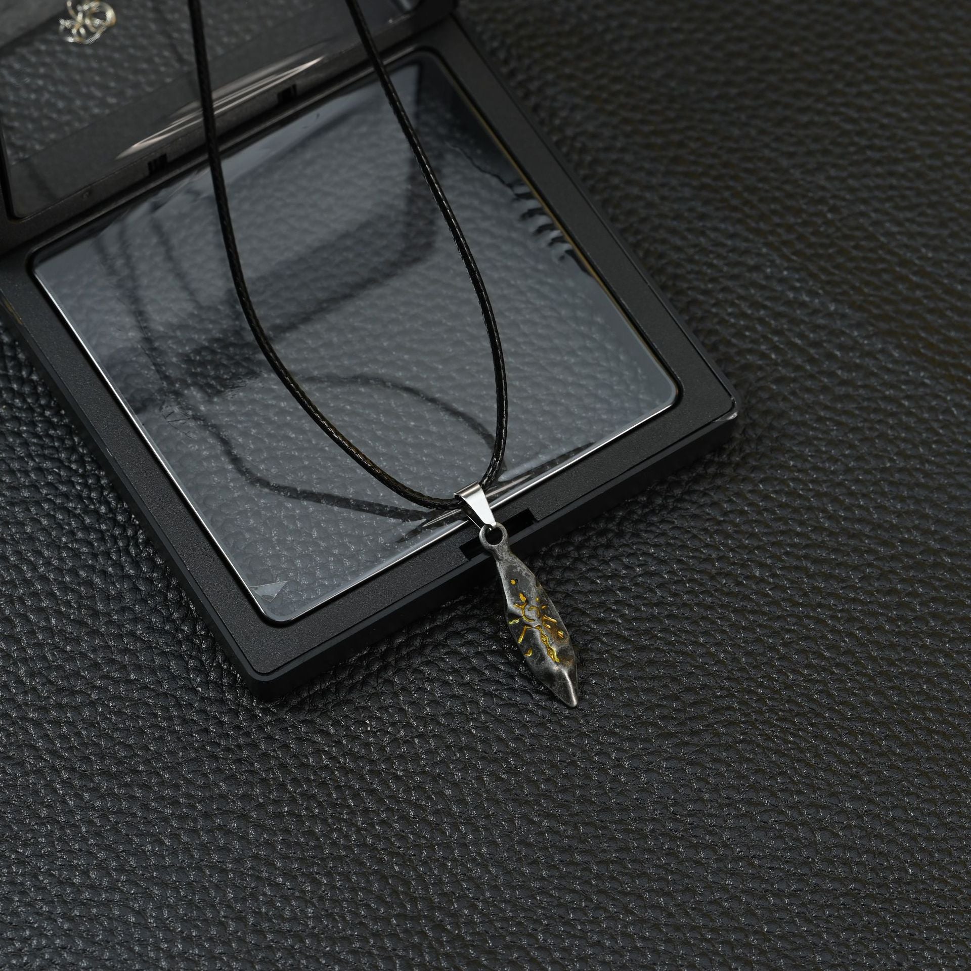 Wholesale Retro wishing stone necklace trendy men' s personality neutral wind meteorite color matching pendant cool men' s hip hop sweater chain